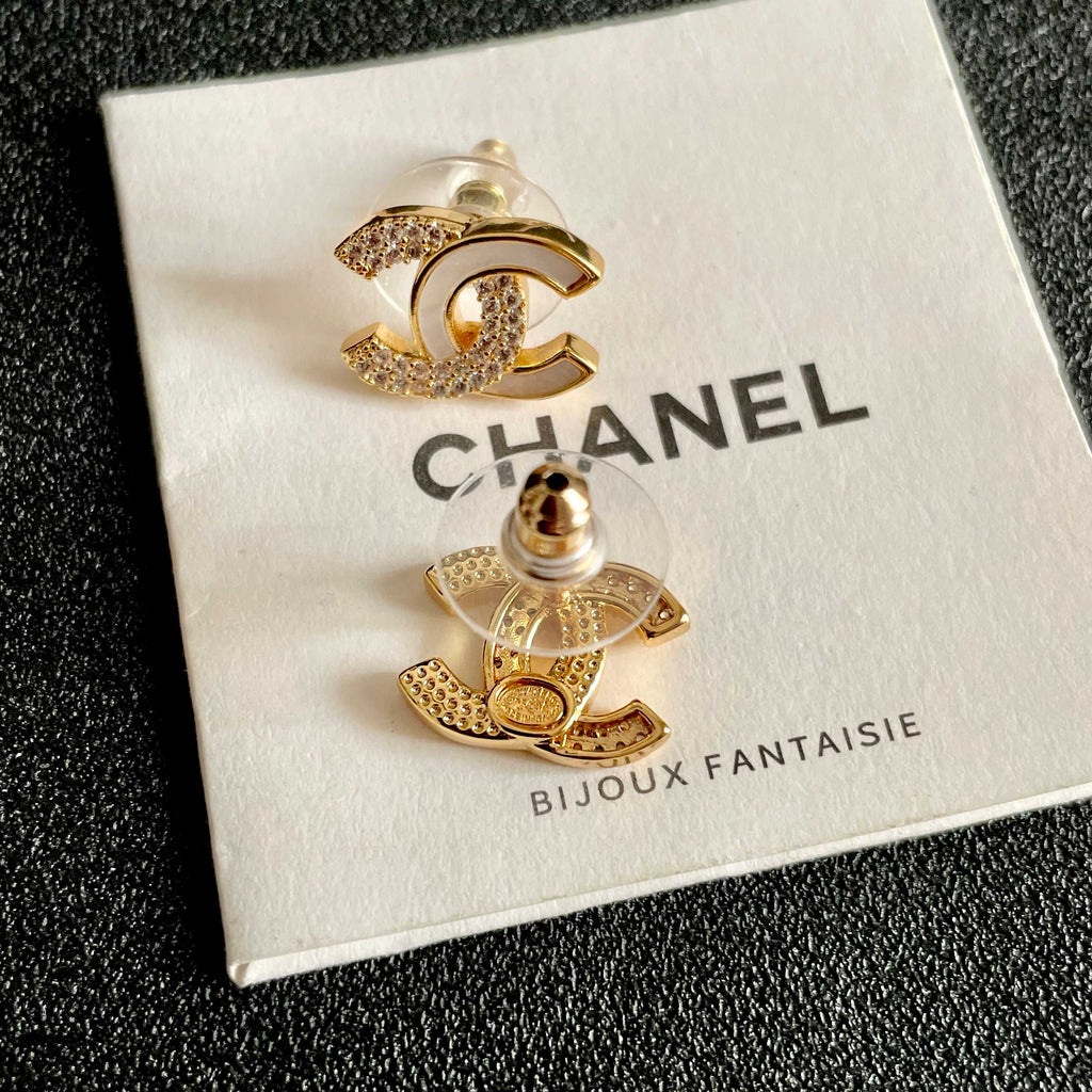 CHANEL 26S DOUBLE C LOGO IVORY ENAMEL & CRYSTAL ROUND STUD EARRINGS IN GOLD METAL 631029