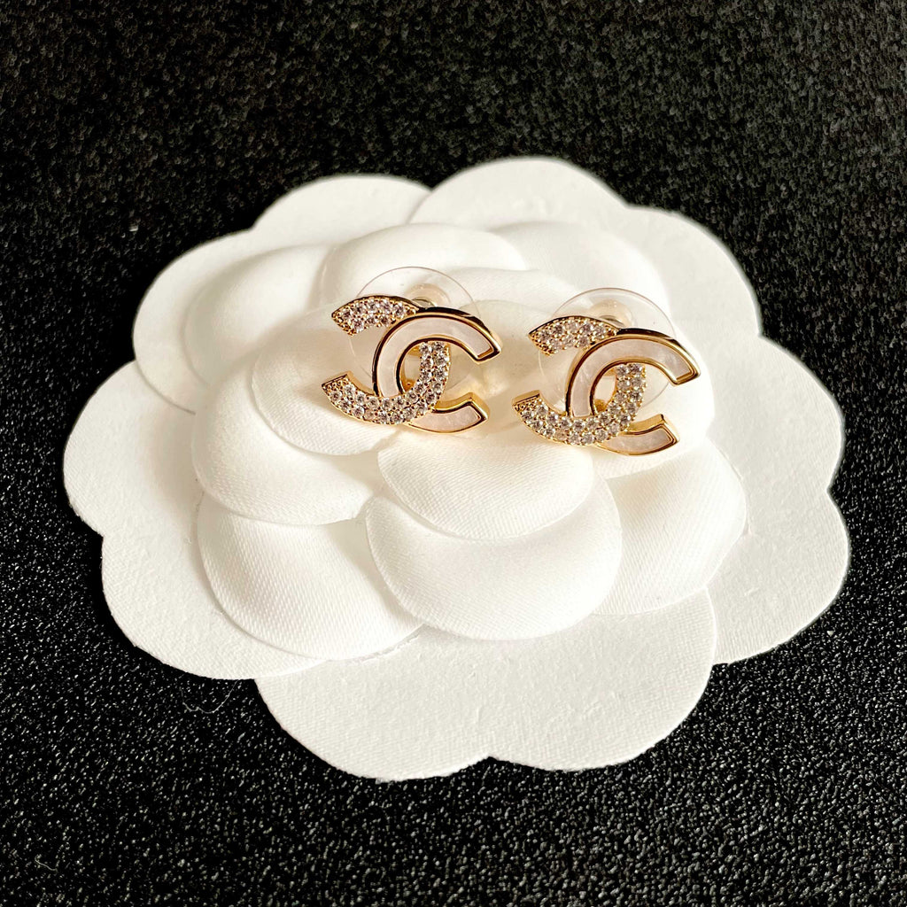 CHANEL 26S DOUBLE C LOGO IVORY ENAMEL & CRYSTAL ROUND STUD EARRINGS IN GOLD METAL 631029