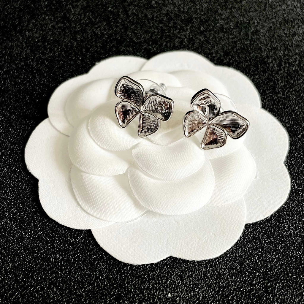 CHANEL 26S FOUR PETAL FLOWER STUD EARRINGS IN SILVER METAL 631032