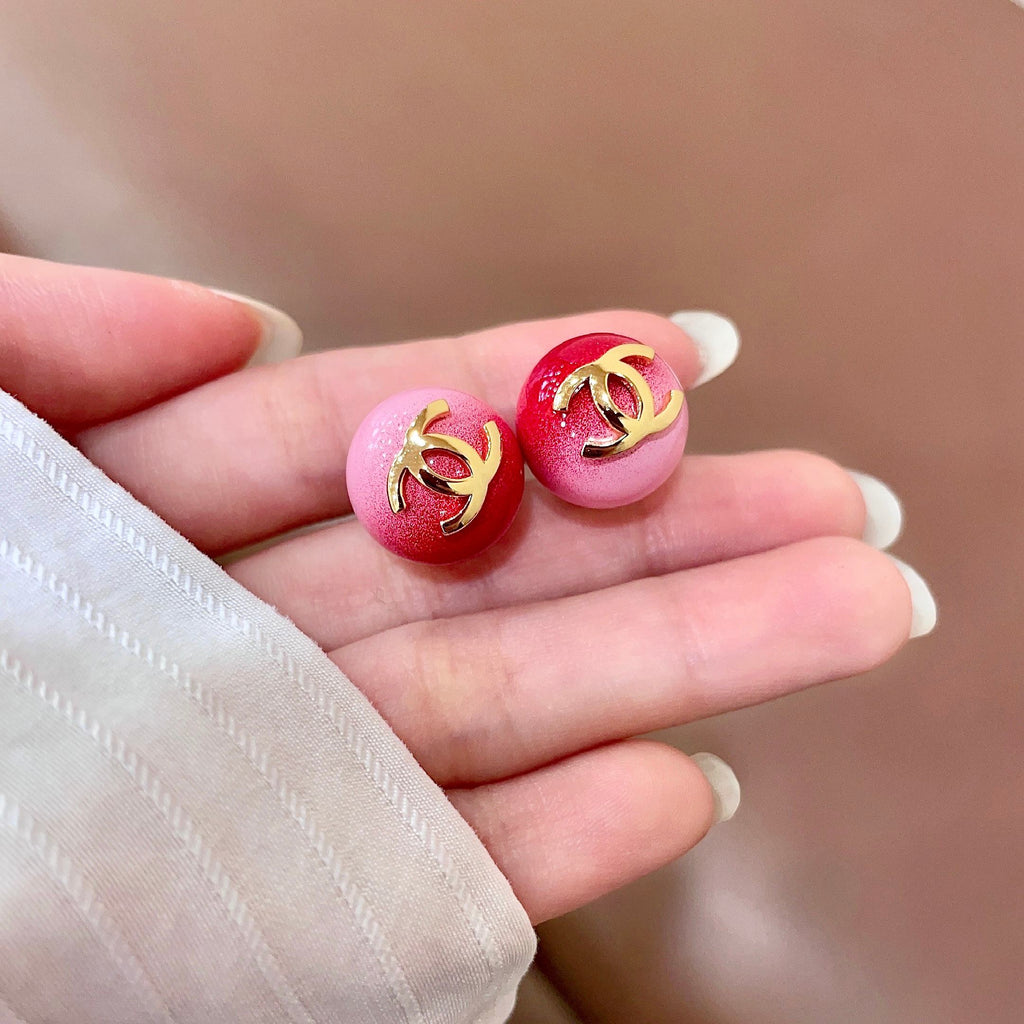CHANEL 26S DOUBLE C LOGO RED PINK OMBRE ENAMEL ROUND STUD EARRINGS IN GOLD METAL 631036