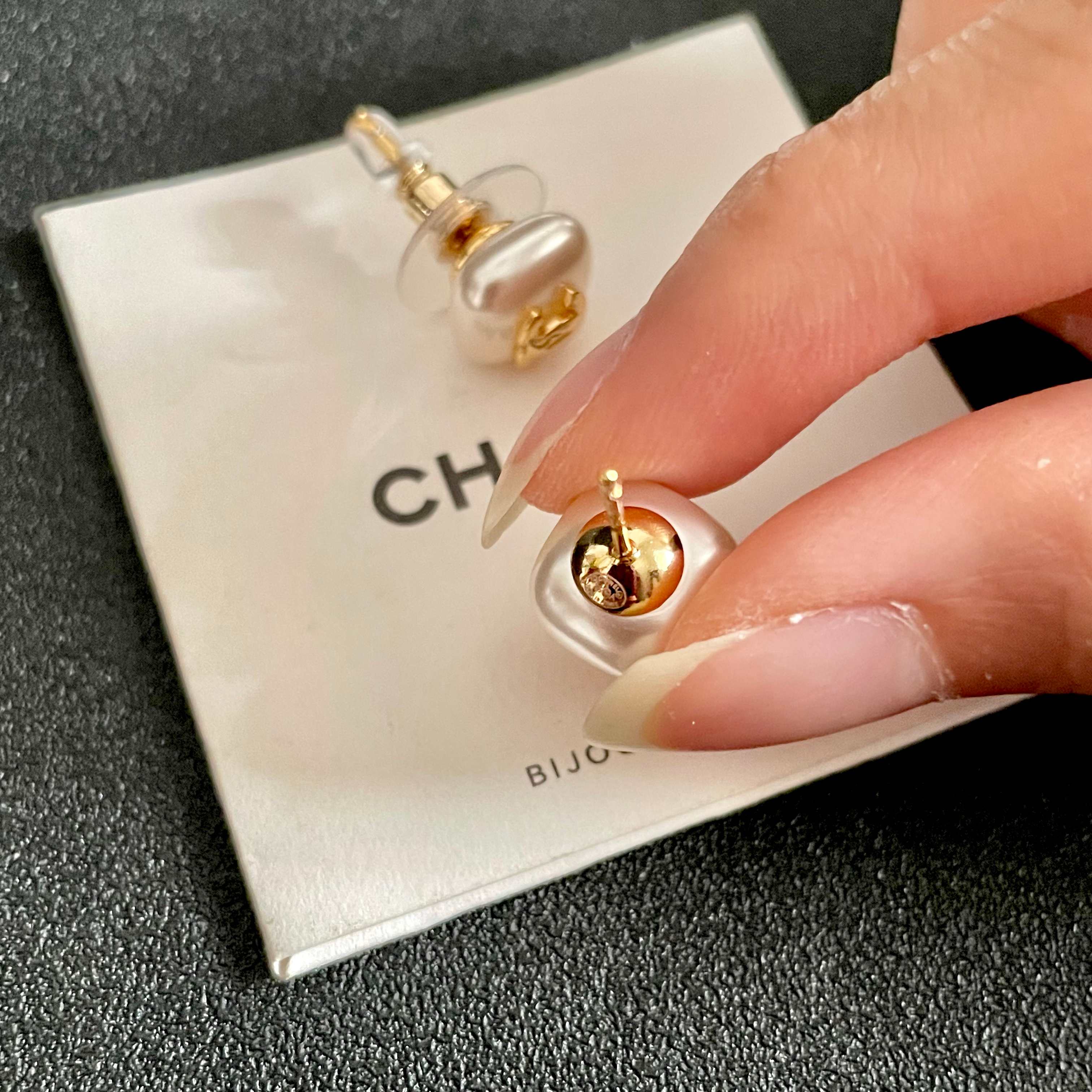 CHANEL 26S DOUBLE C LOGO PEARL WHITE ENAMEL SQUARE STUD EARRINGS IN GOLD METAL 631035