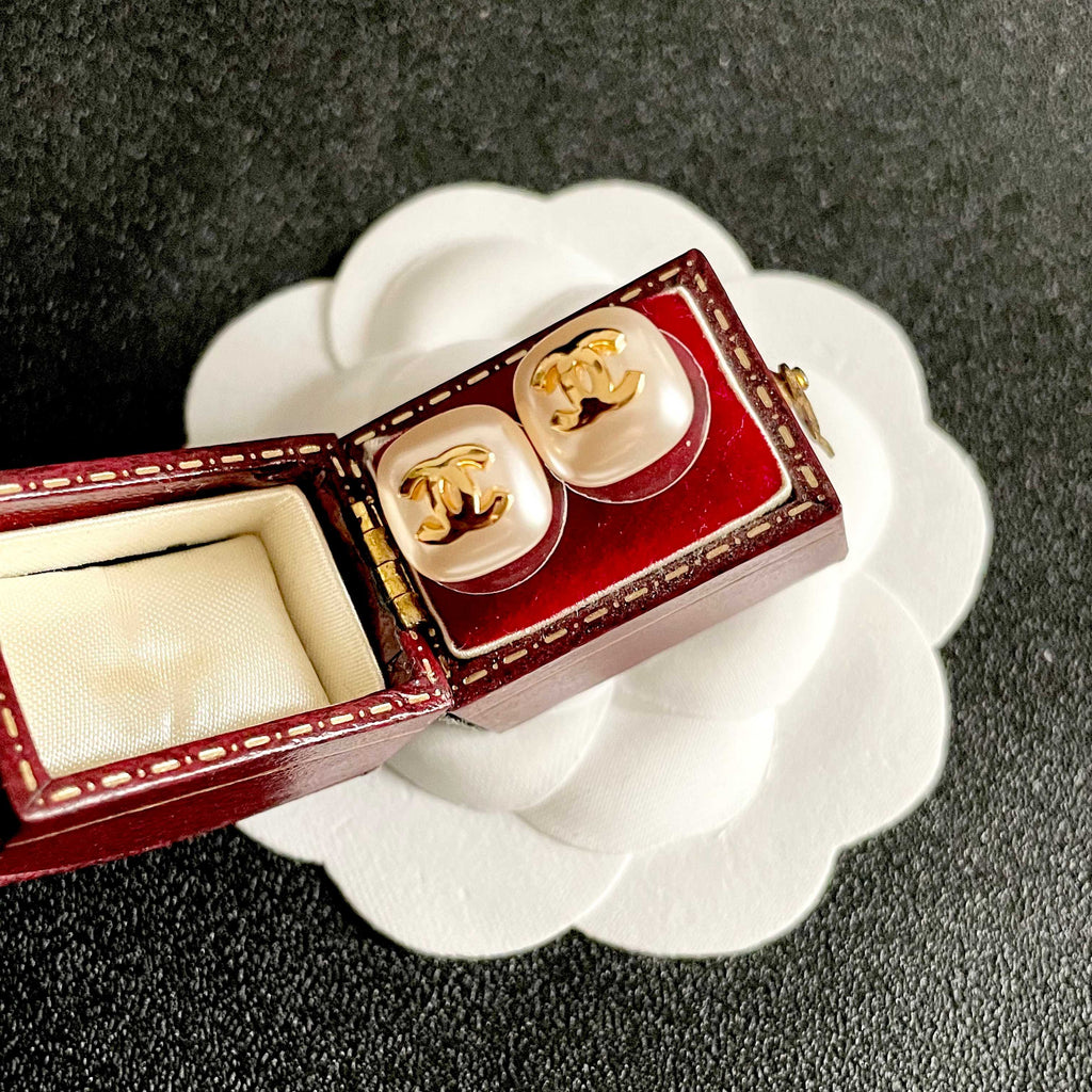 CHANEL 26S DOUBLE C LOGO PEARL WHITE ENAMEL SQUARE STUD EARRINGS IN GOLD METAL 631035