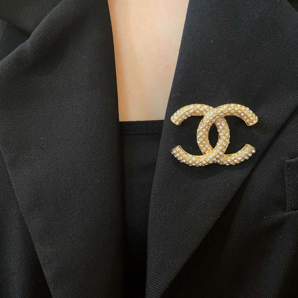 CHANEL 26S DOUBLE C LOGO PAVE CRYSTAL BROOCH IN GOLD METAL 631041
