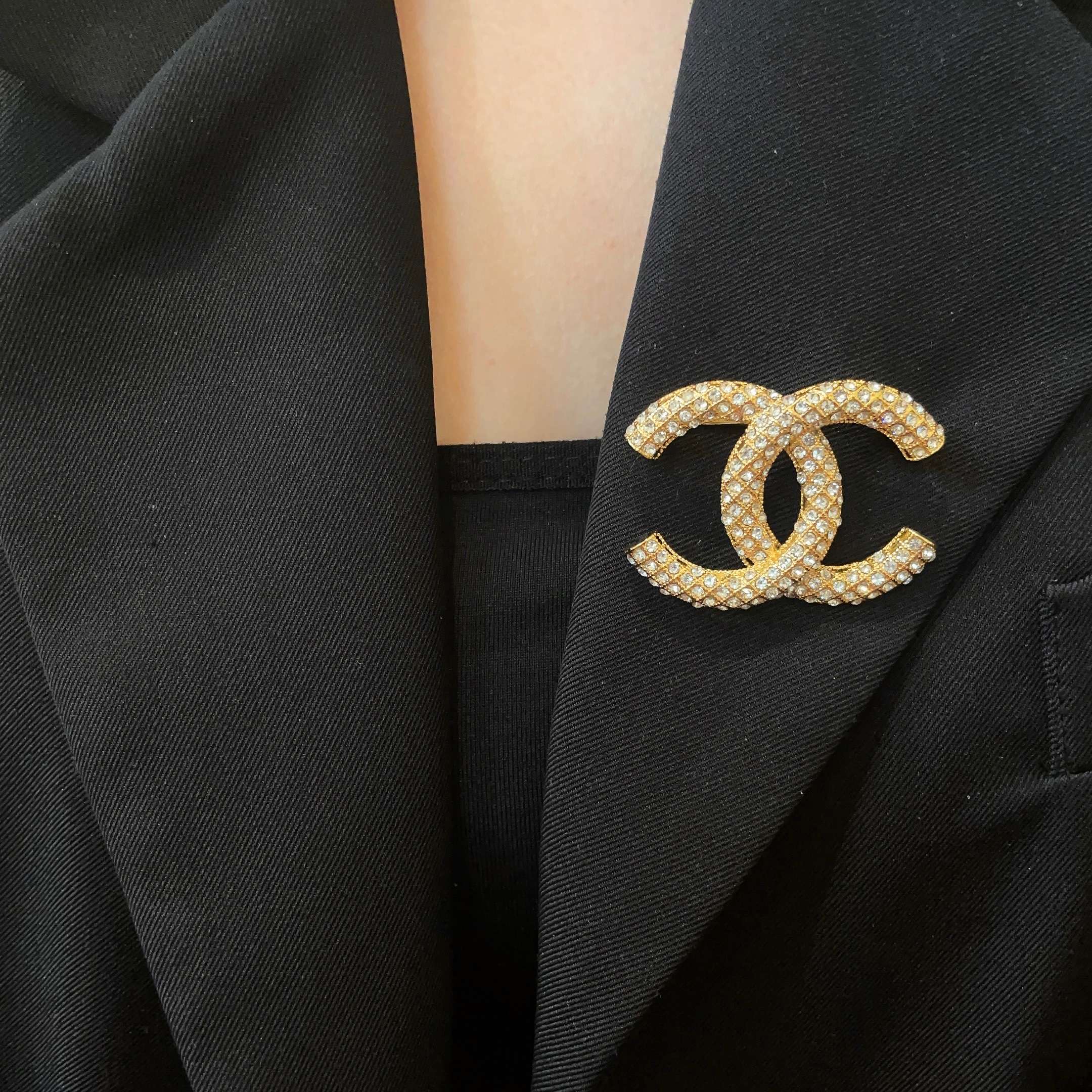CHANEL 26S DOUBLE C LOGO PAVE CRYSTAL BROOCH IN GOLD METAL 631041