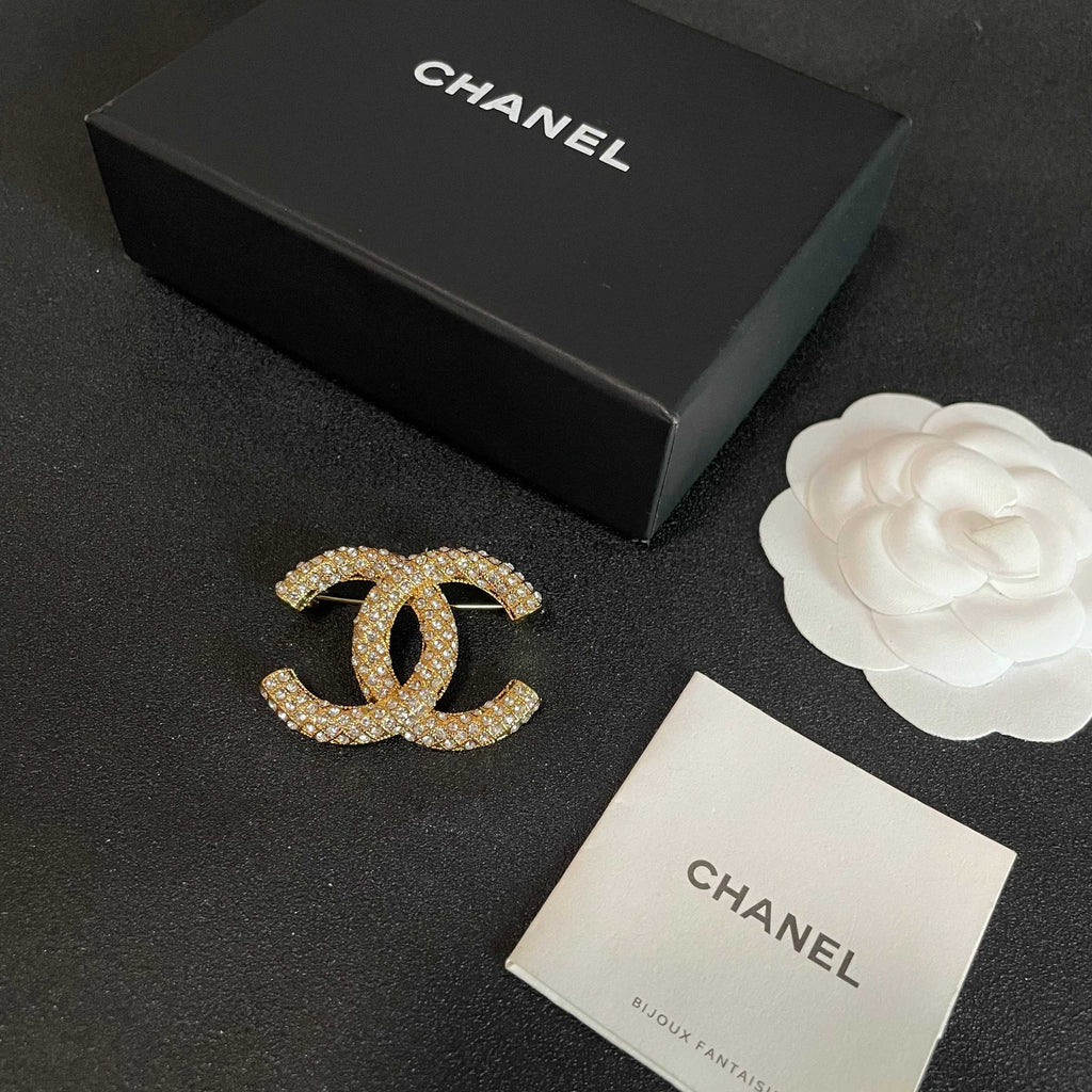 CHANEL 26S DOUBLE C LOGO PAVE CRYSTAL BROOCH IN GOLD METAL 631041
