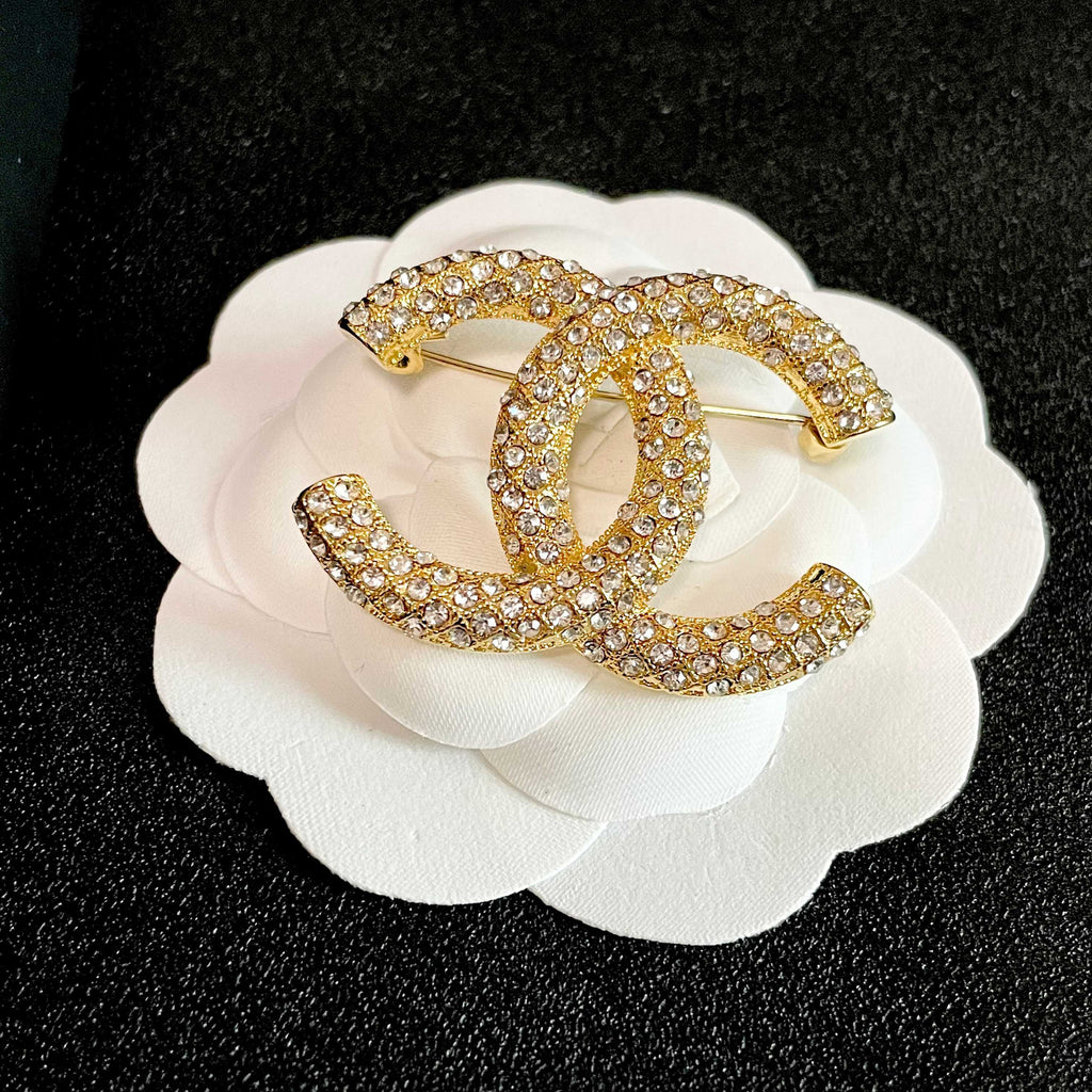 CHANEL 26S DOUBLE C LOGO PAVE CRYSTAL BROOCH IN GOLD METAL 631041