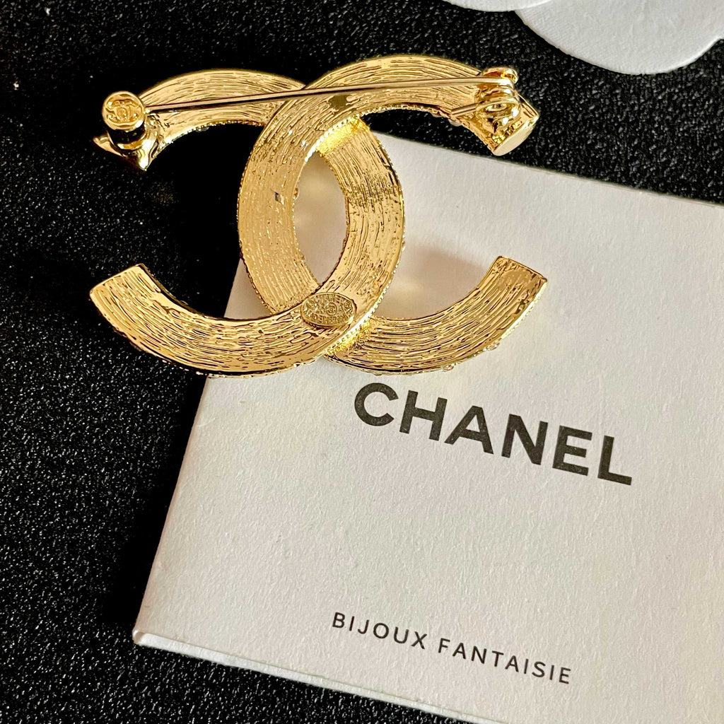 CHANEL 26S DOUBLE C LOGO PAVE CRYSTAL BROOCH IN GOLD METAL 631041