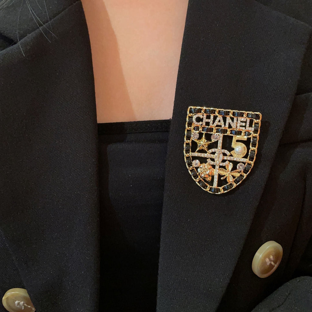 CHANEL 26S NUMBER SHIELD BROOCH WITH MULTI-CRYSTAL DETAIL IN GOLD METAL 631042