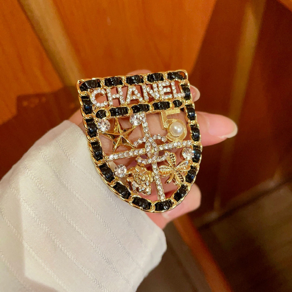 CHANEL 26S NUMBER SHIELD BROOCH WITH MULTI-CRYSTAL DETAIL IN GOLD METAL 631042