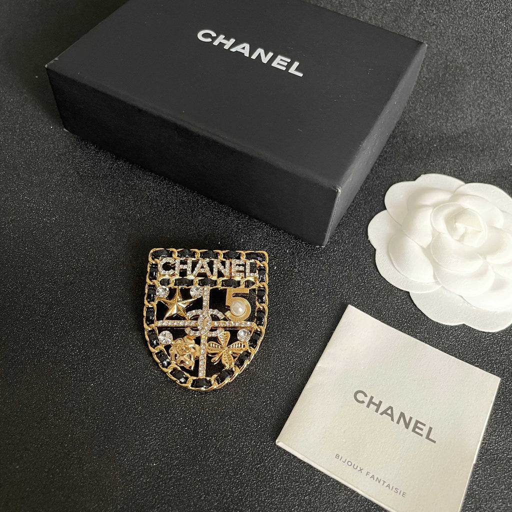 CHANEL 26S NUMBER SHIELD BROOCH WITH MULTI-CRYSTAL DETAIL IN GOLD METAL 631042