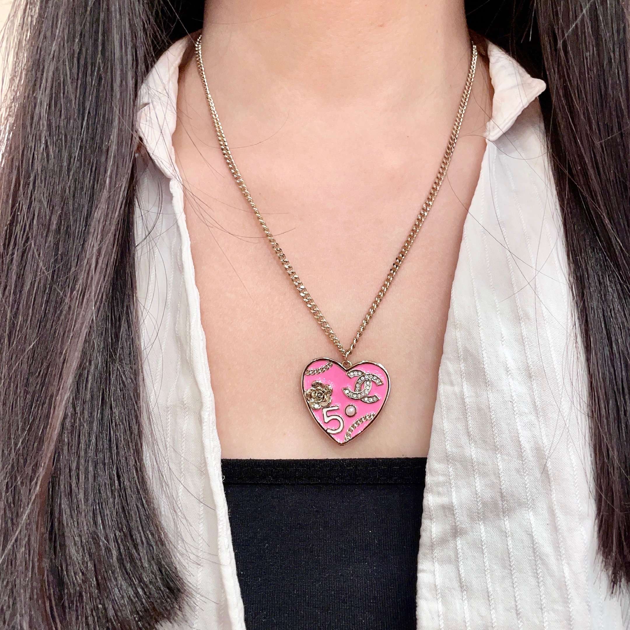 CHANEL 26S DOUBLE C LOGO PINK ENAMEL HEART CHARM NECKLACE WITH NO.5 DETAIL IN GOLD METAL 630795