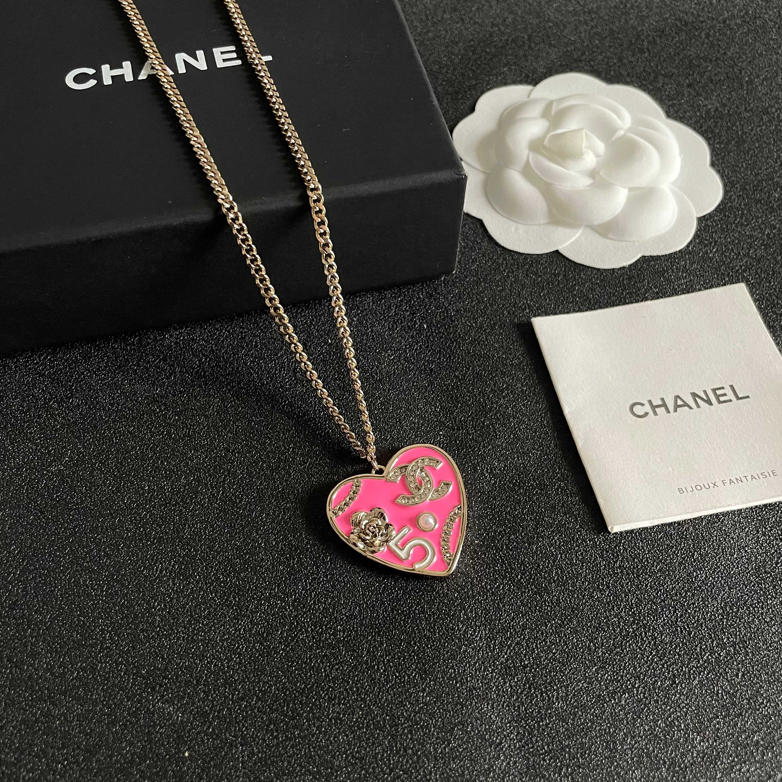 CHANEL 26S DOUBLE C LOGO PINK ENAMEL HEART CHARM NECKLACE WITH NO.5 DETAIL IN GOLD METAL 630795