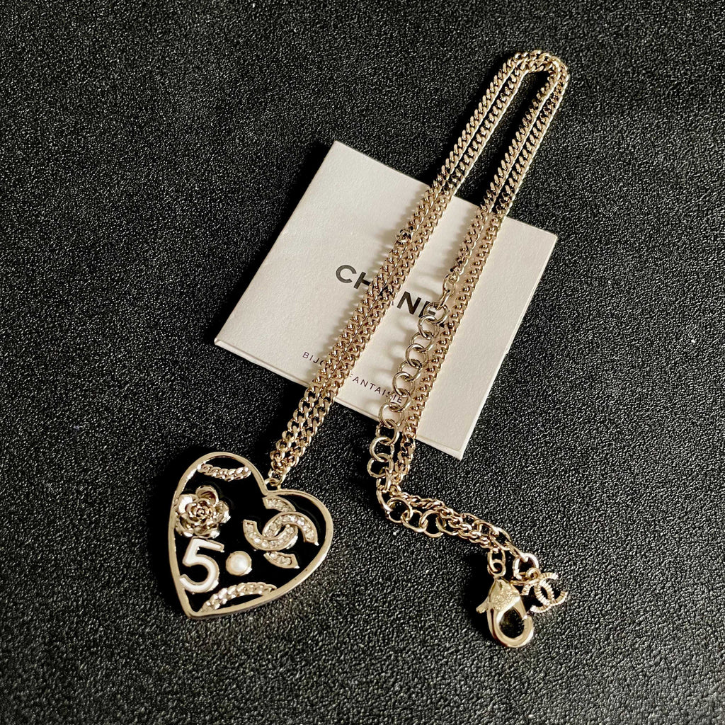 CHANEL 26S DOUBLE C LOGO HEART CHARM NECKLACE WITH NO.5 & FLORAL DETAIL IN GOLD METAL 630796