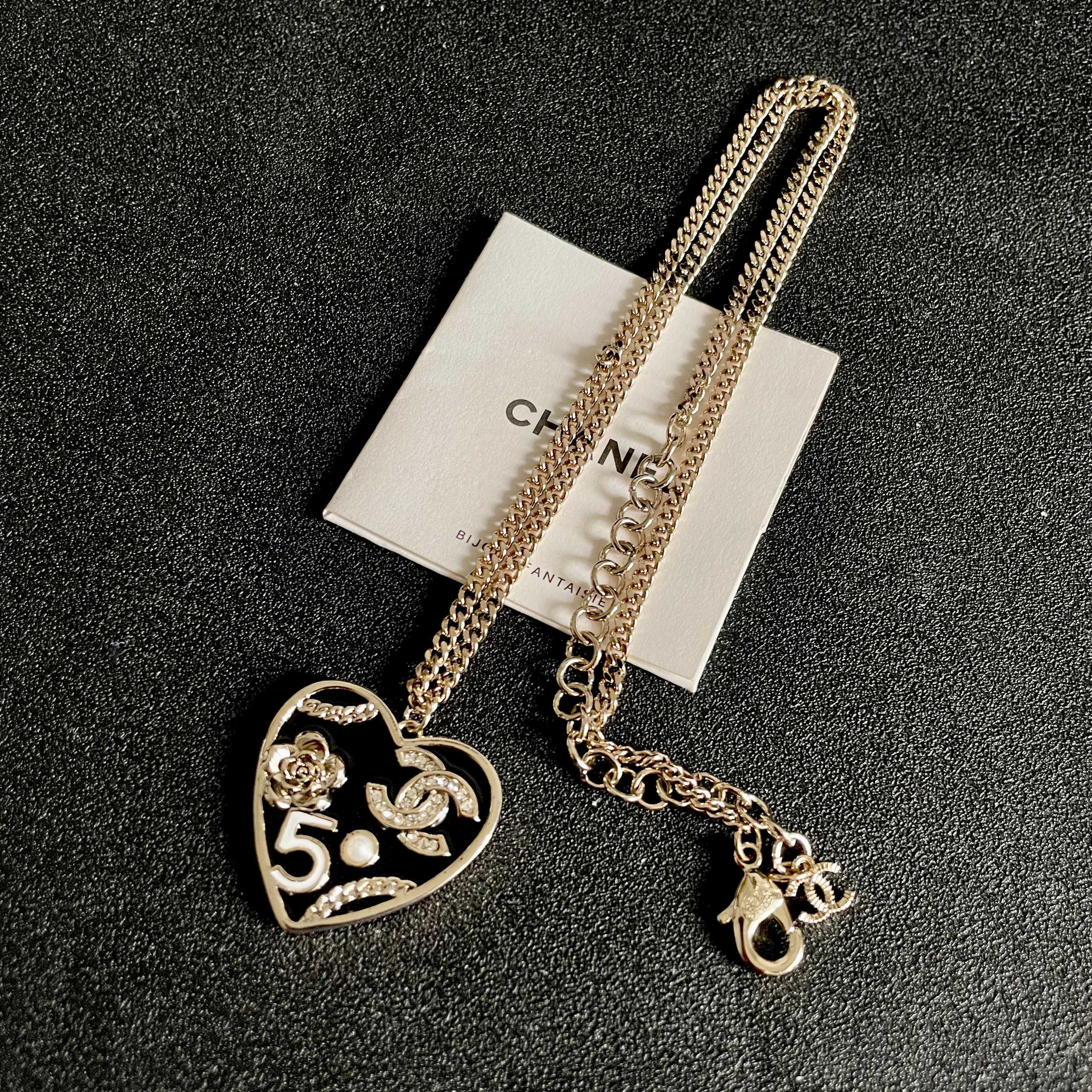 CHANEL 26S DOUBLE C LOGO HEART CHARM NECKLACE WITH NO.5 & FLORAL DETAIL IN GOLD METAL 630796