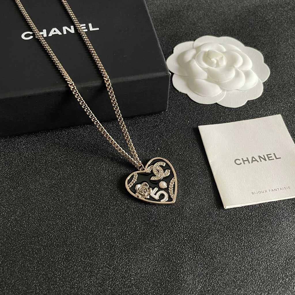 CHANEL 26S DOUBLE C LOGO HEART CHARM NECKLACE WITH NO.5 & FLORAL DETAIL IN GOLD METAL 630796