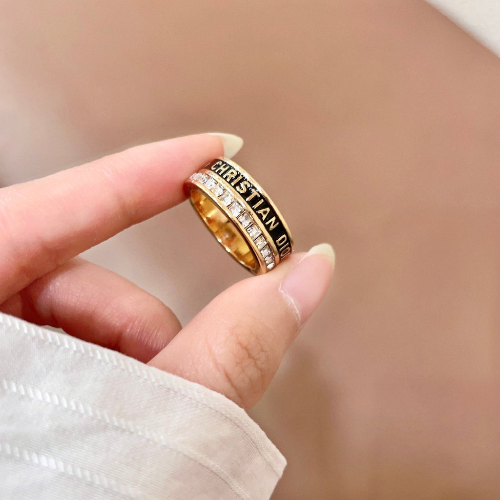 CD 26S CRYSTAL BAND LOGO RING IN GOLD TONE METAL 630811