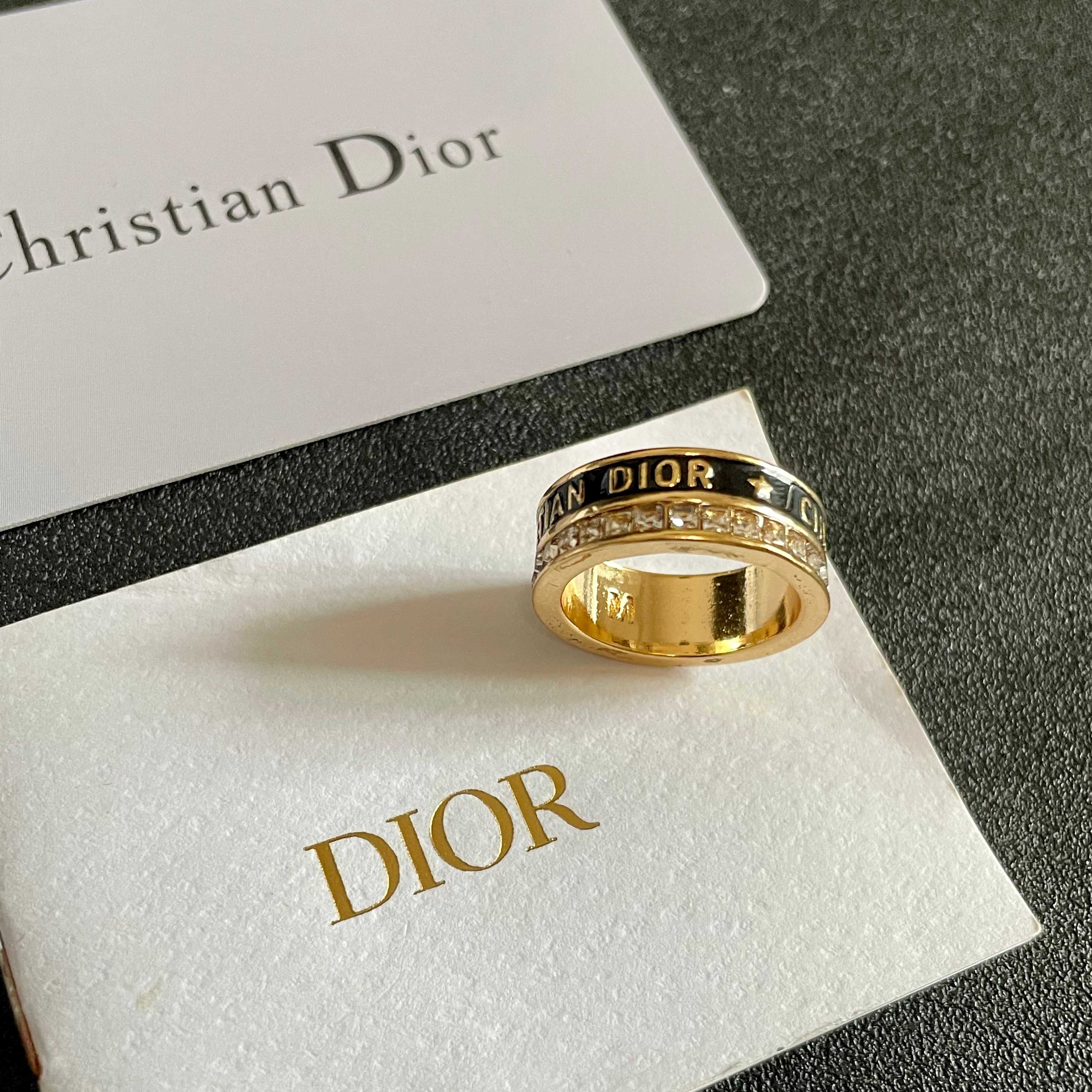 CD 26S CRYSTAL BAND LOGO RING IN GOLD TONE METAL 630811