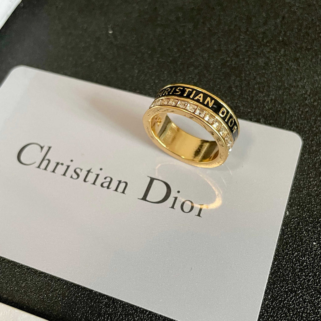 CD 26S CRYSTAL BAND LOGO RING IN GOLD TONE METAL 630811
