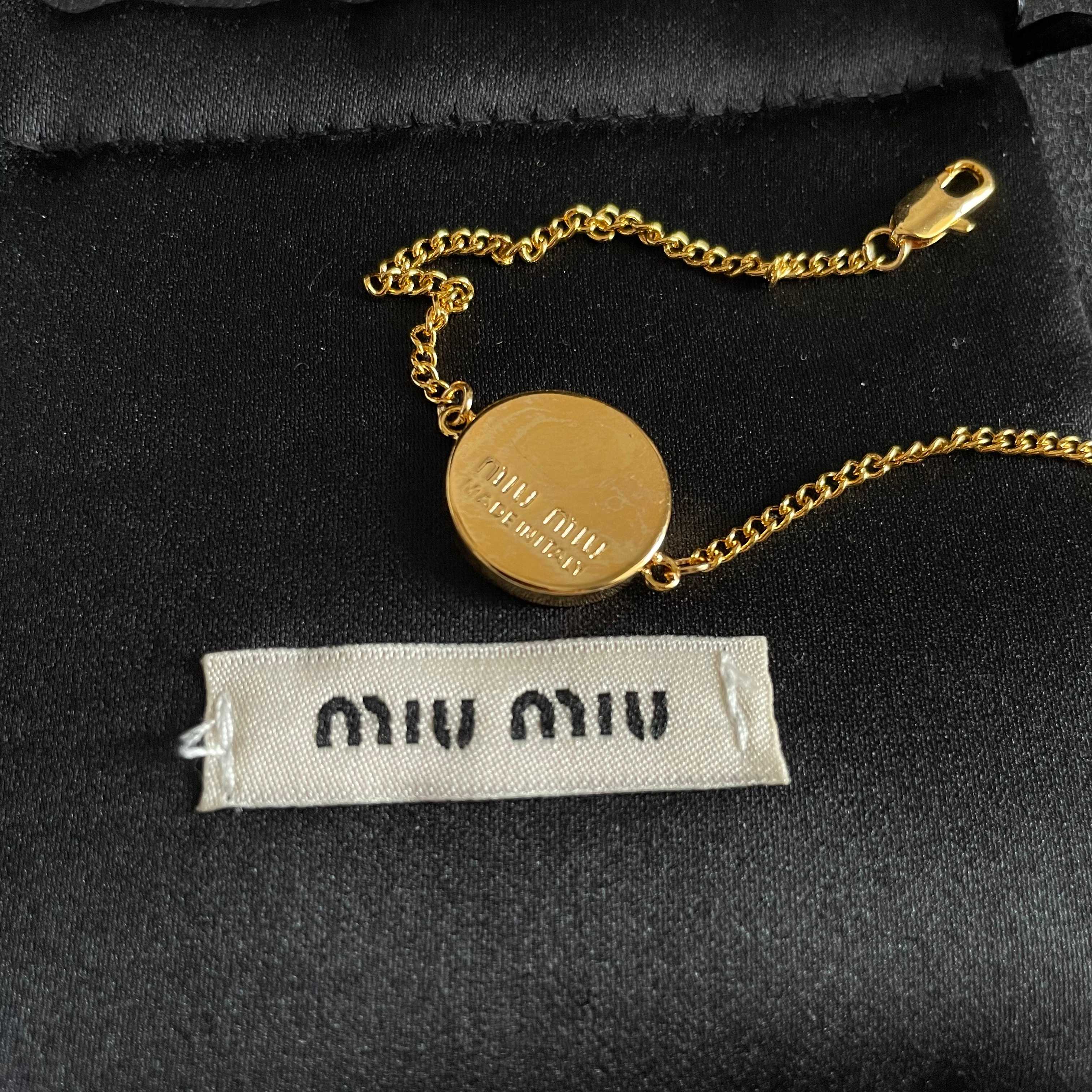 MIUMIU 26S LOGO ROUND BRACELET IN RED ENAMEL AND GOLD TONE METAL 631810