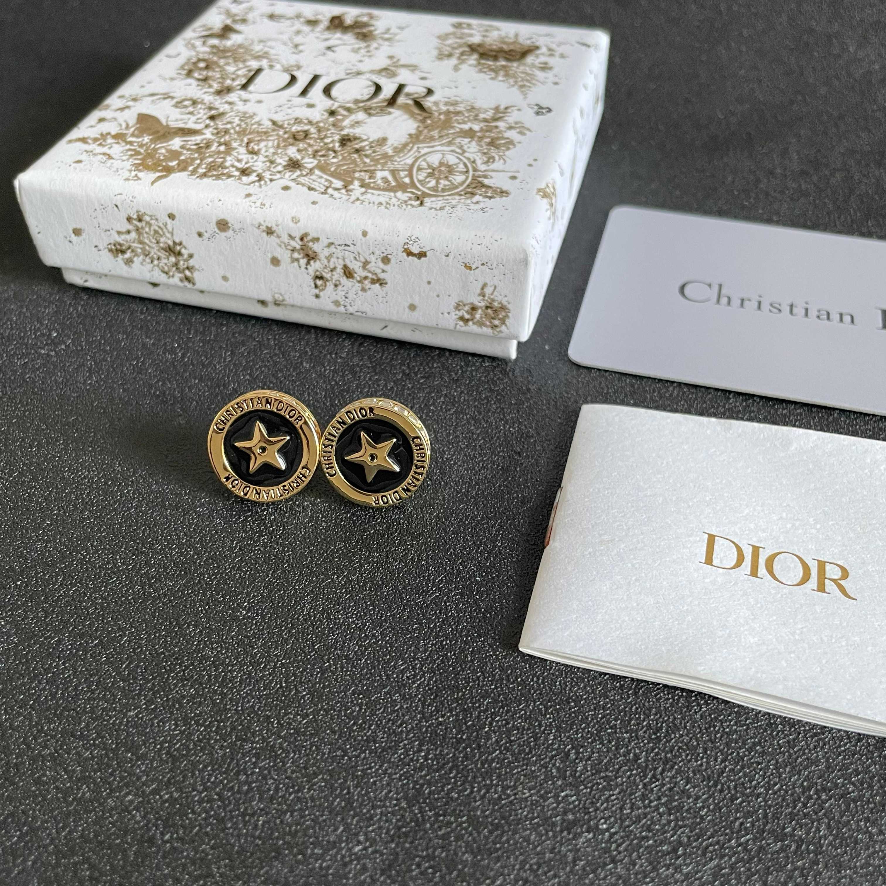 CD 26S STAR MEDALLION LOGO STUD EARRINGS IN BLACK ENAMEL & GOLD TONE METAL 631813