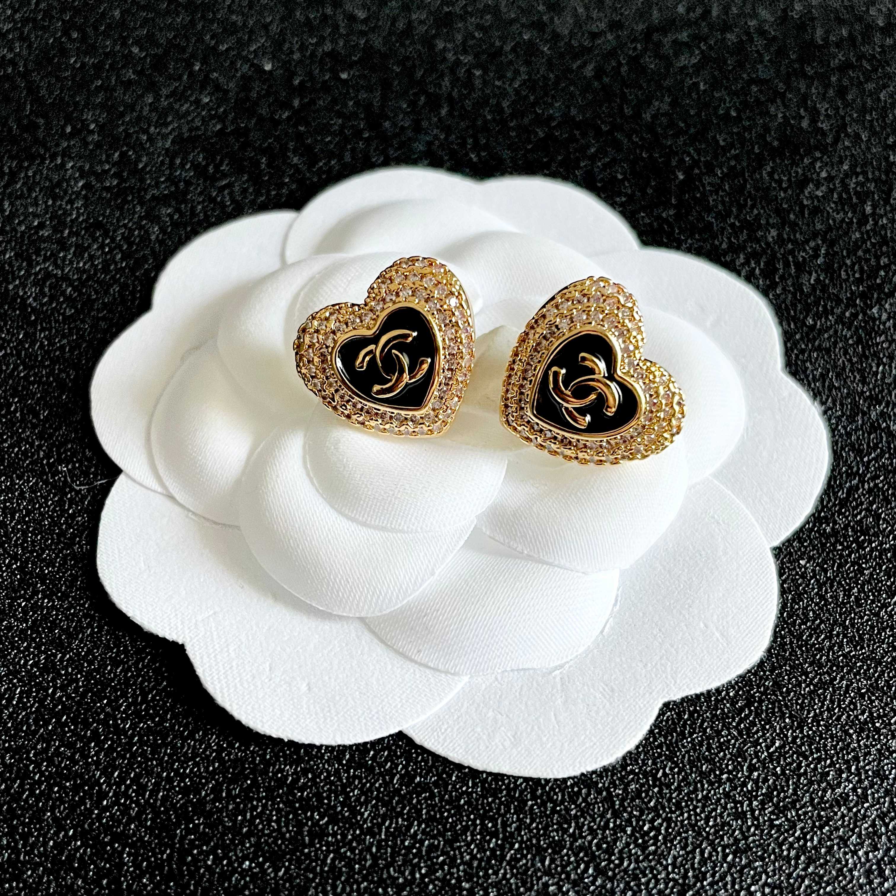 CHANEL 26S DOUBLE C LOGO PAVE HEART STUD EARRINGS WITH BLACK ENAMEL IN GOLD METAL 631814