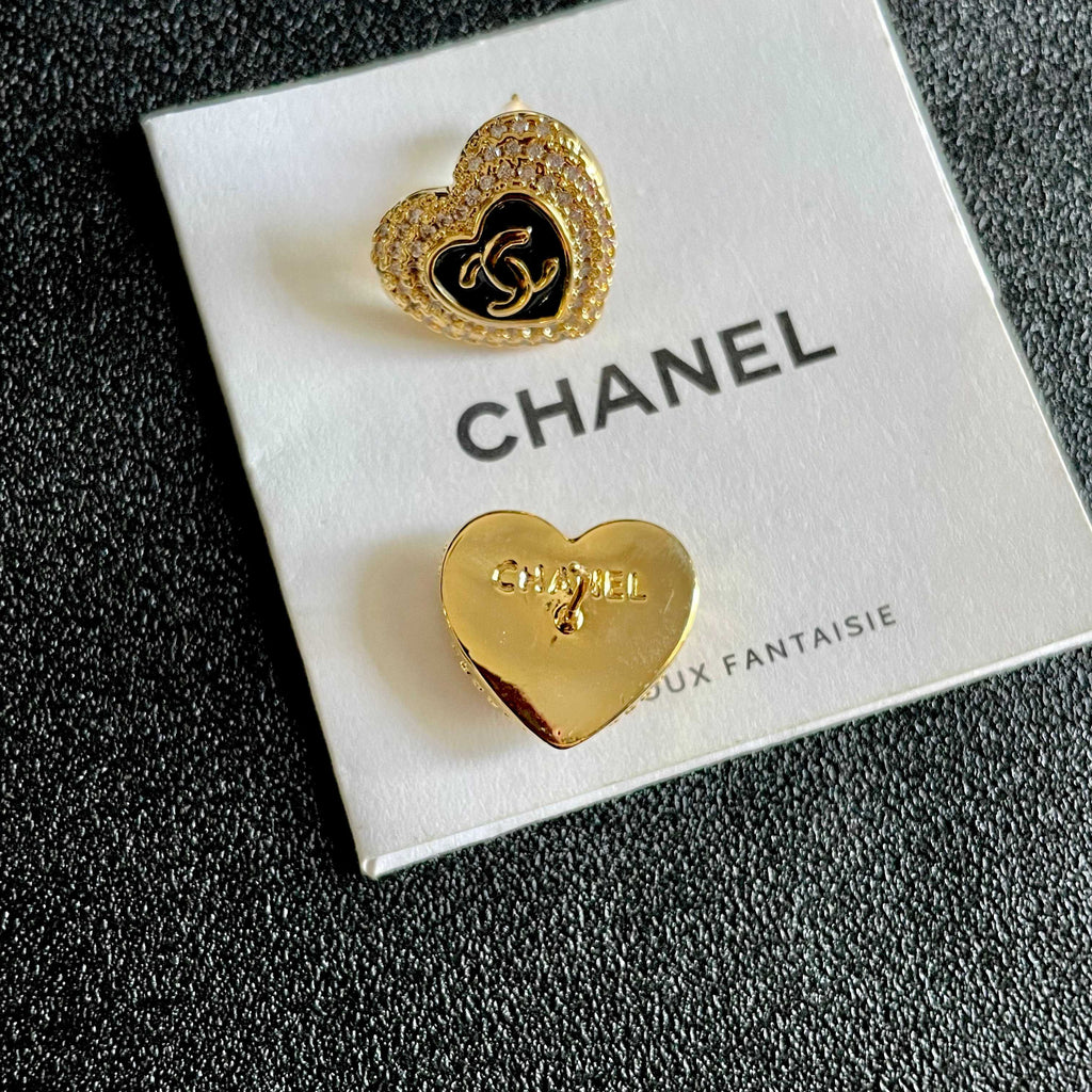 CHANEL 26S DOUBLE C LOGO PAVE HEART STUD EARRINGS WITH BLACK ENAMEL IN GOLD METAL 631814