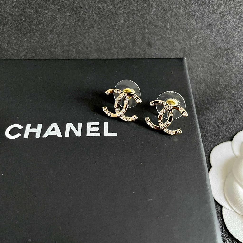 CHANEL 26S DOUBLE C LOGO CRYSTAL STUD EARRINGS IN GOLD METAL 631817