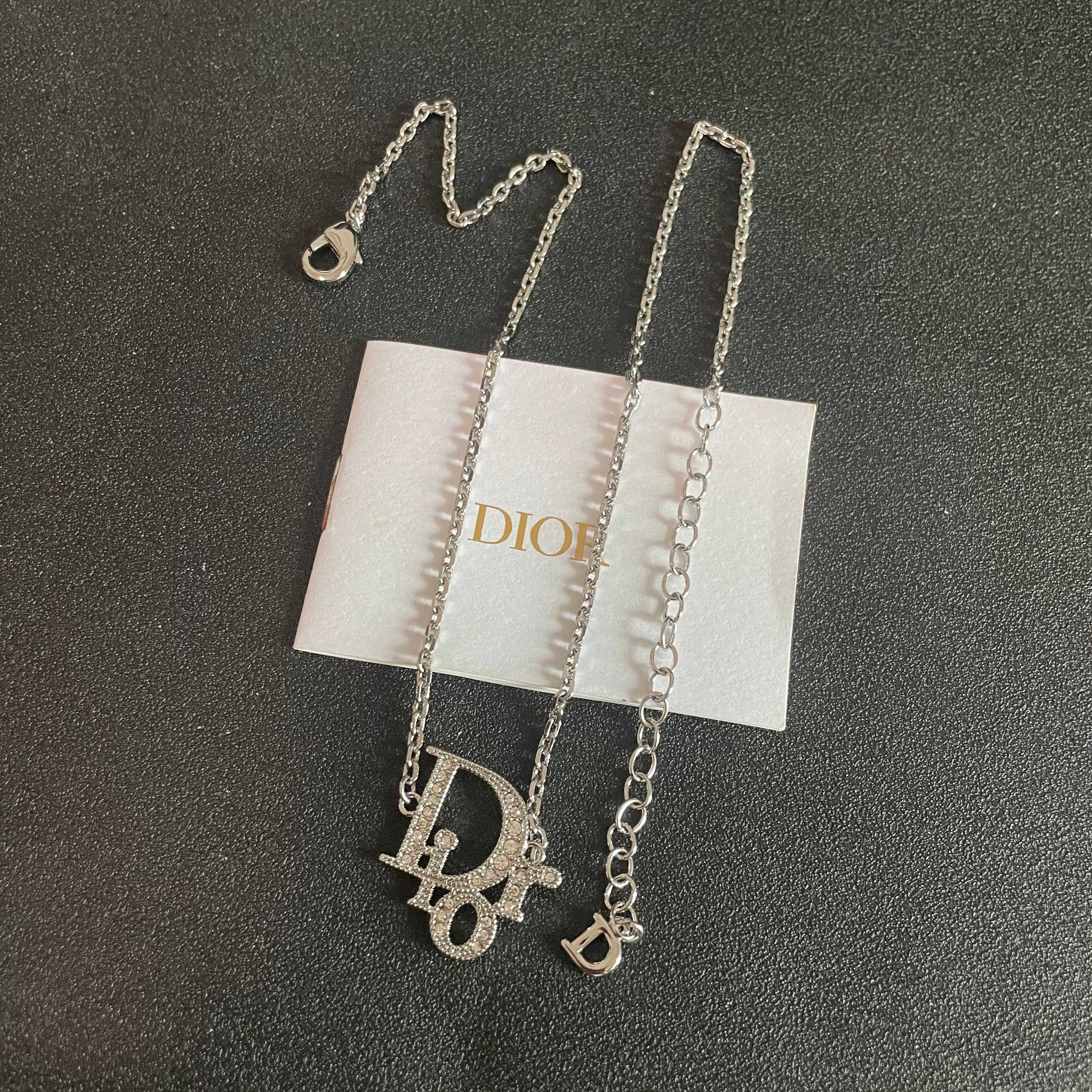 CD 26S CRYSTAL DIOR LOGO PENDANT NECKLACE IN SILVER METAL 631900