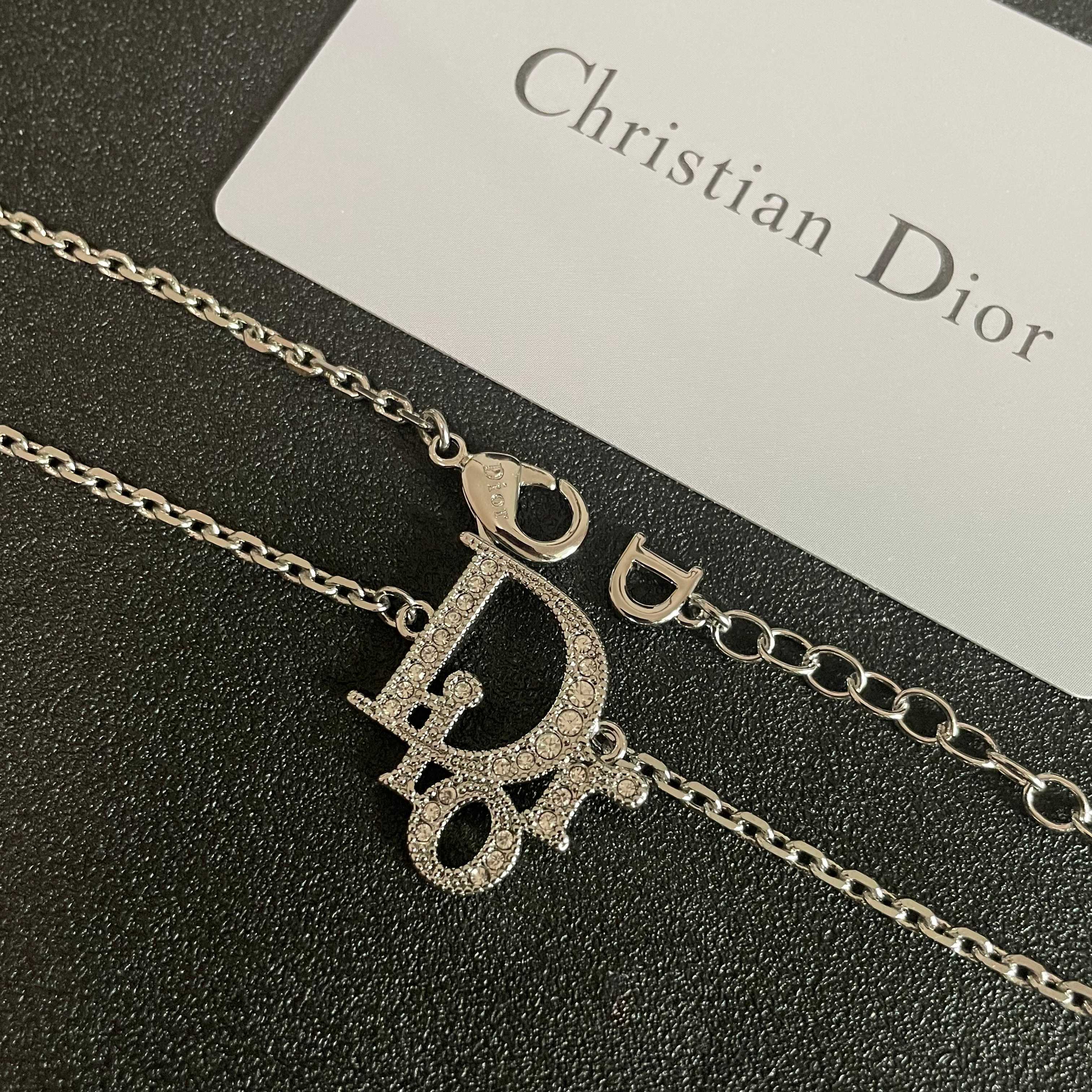 CD 26S CRYSTAL DIOR LOGO PENDANT NECKLACE IN SILVER METAL 631900