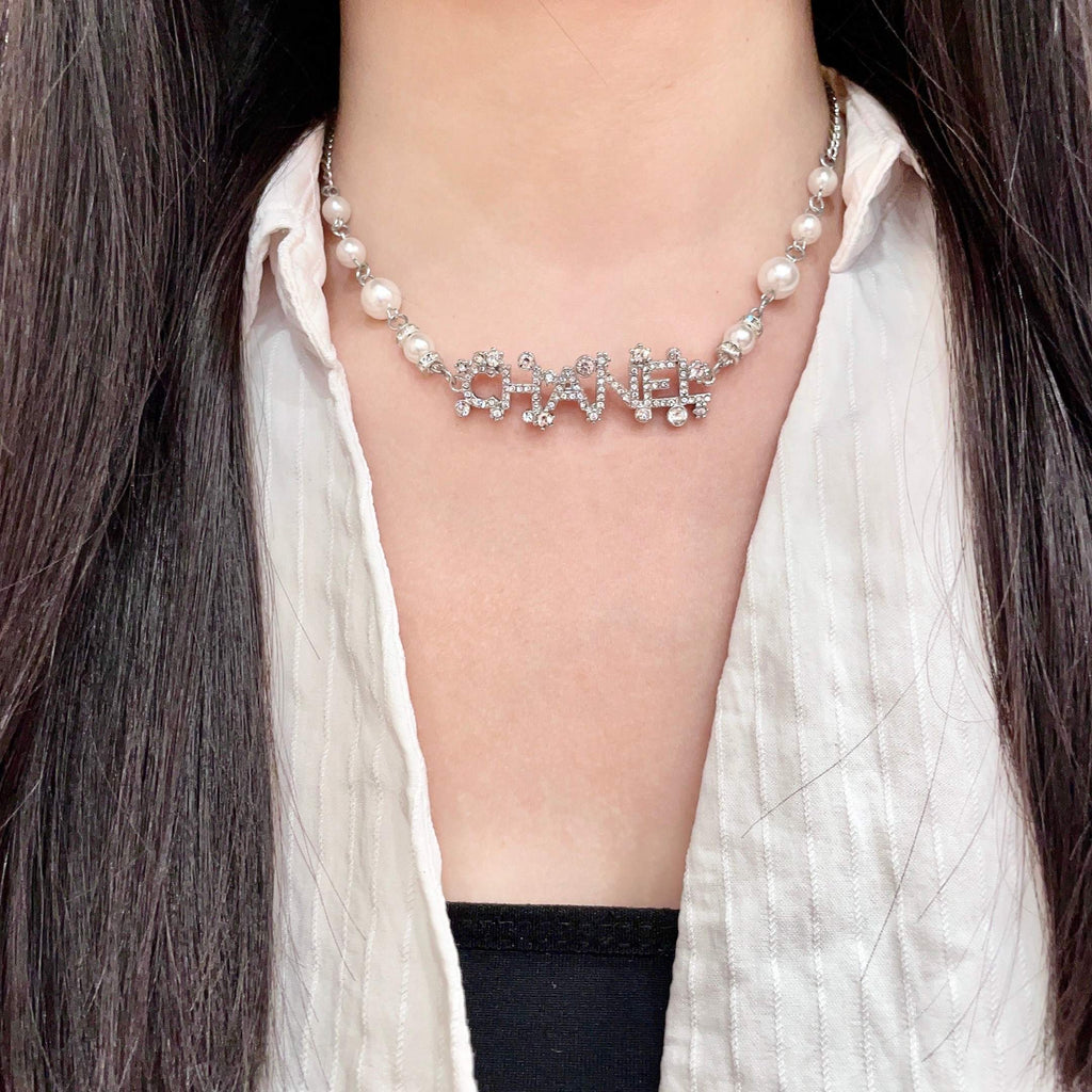 CHANEL 26S CHANEL LETTER CRYSTAL NECKLACE WITH PEARL DETAILS IN SILVER METAL 631901
