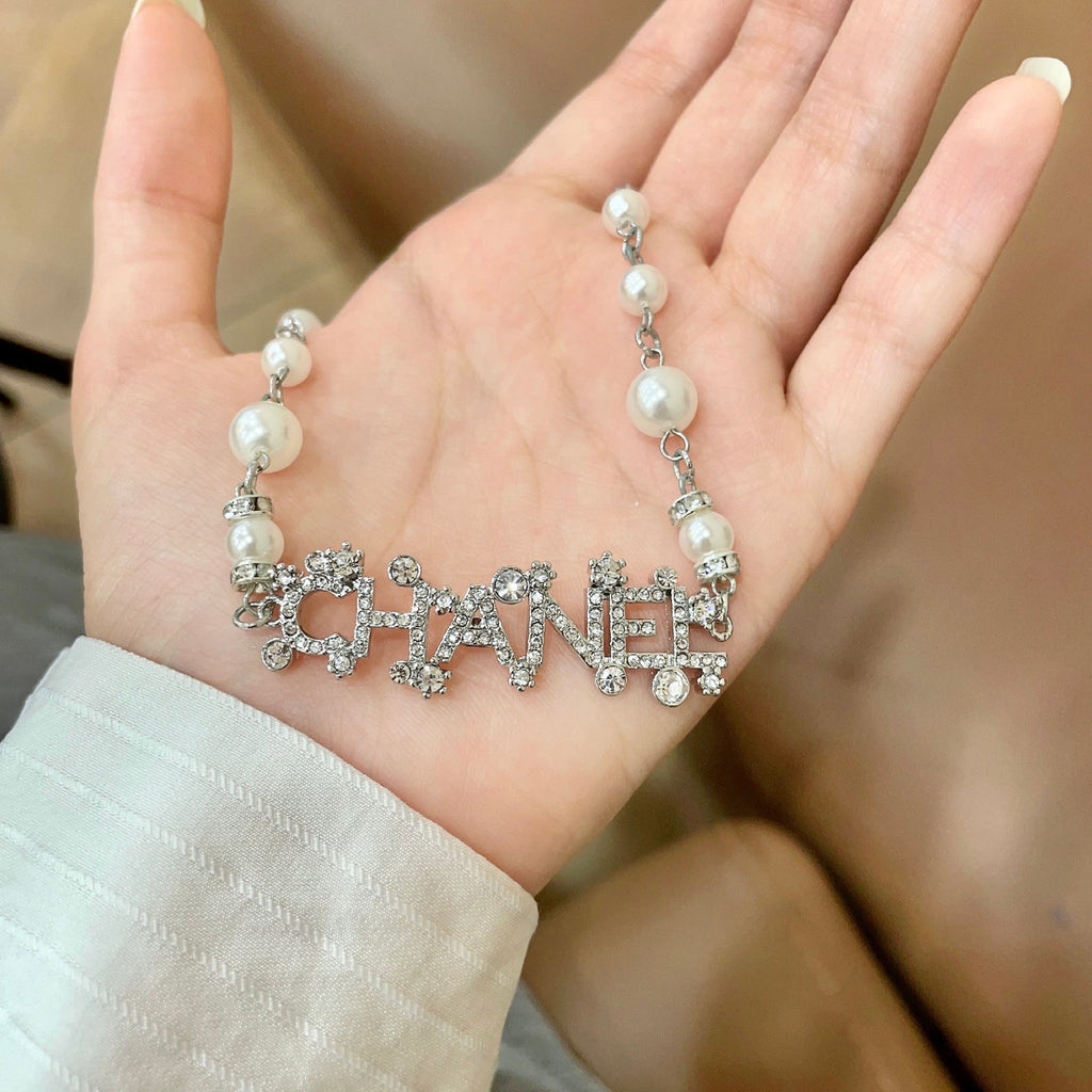 CHANEL 26S CHANEL LETTER CRYSTAL NECKLACE WITH PEARL DETAILS IN SILVER METAL 631901