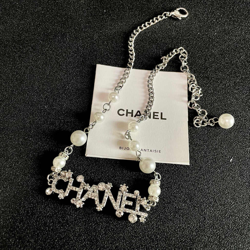 CHANEL 26S CHANEL LETTER CRYSTAL NECKLACE WITH PEARL DETAILS IN SILVER METAL 631901