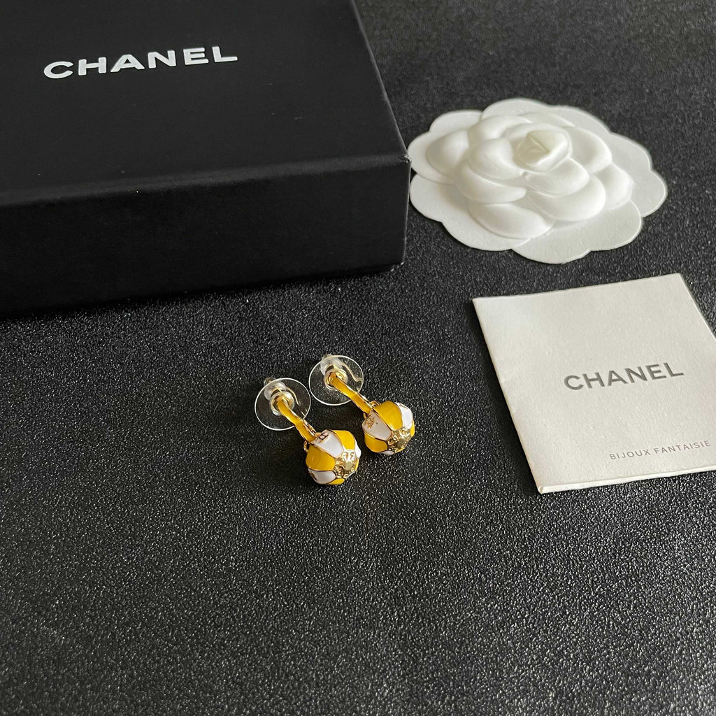 CHANEL 26S DOUBLE C LOGO BALL DROP EARRINGS IN YELLOW AND WHITE ENAMEL WITH GOLD METAL 631904