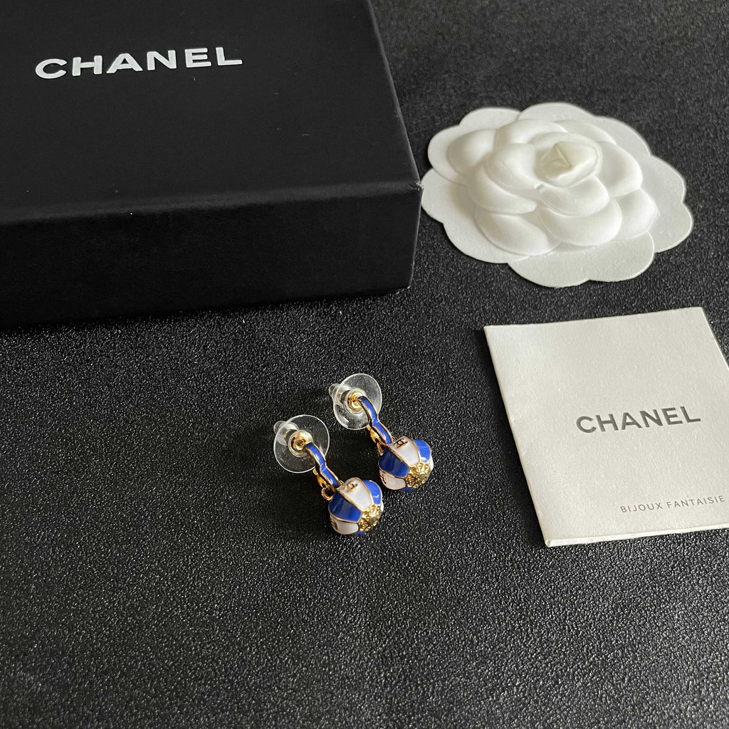 CHANEL 26S DOUBLE C LOGO BALL DROP EARRINGS IN BLUE AND WHITE ENAMEL WITH GOLD METAL 631905