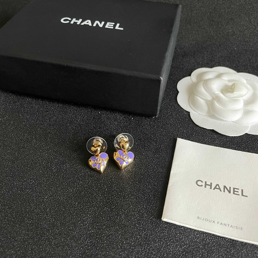 CHANEL 26S DOUBLE C HEART DROP EARRINGS WITH PURPLE ENAMEL FLORAL DETAIL IN GOLD METAL 631911