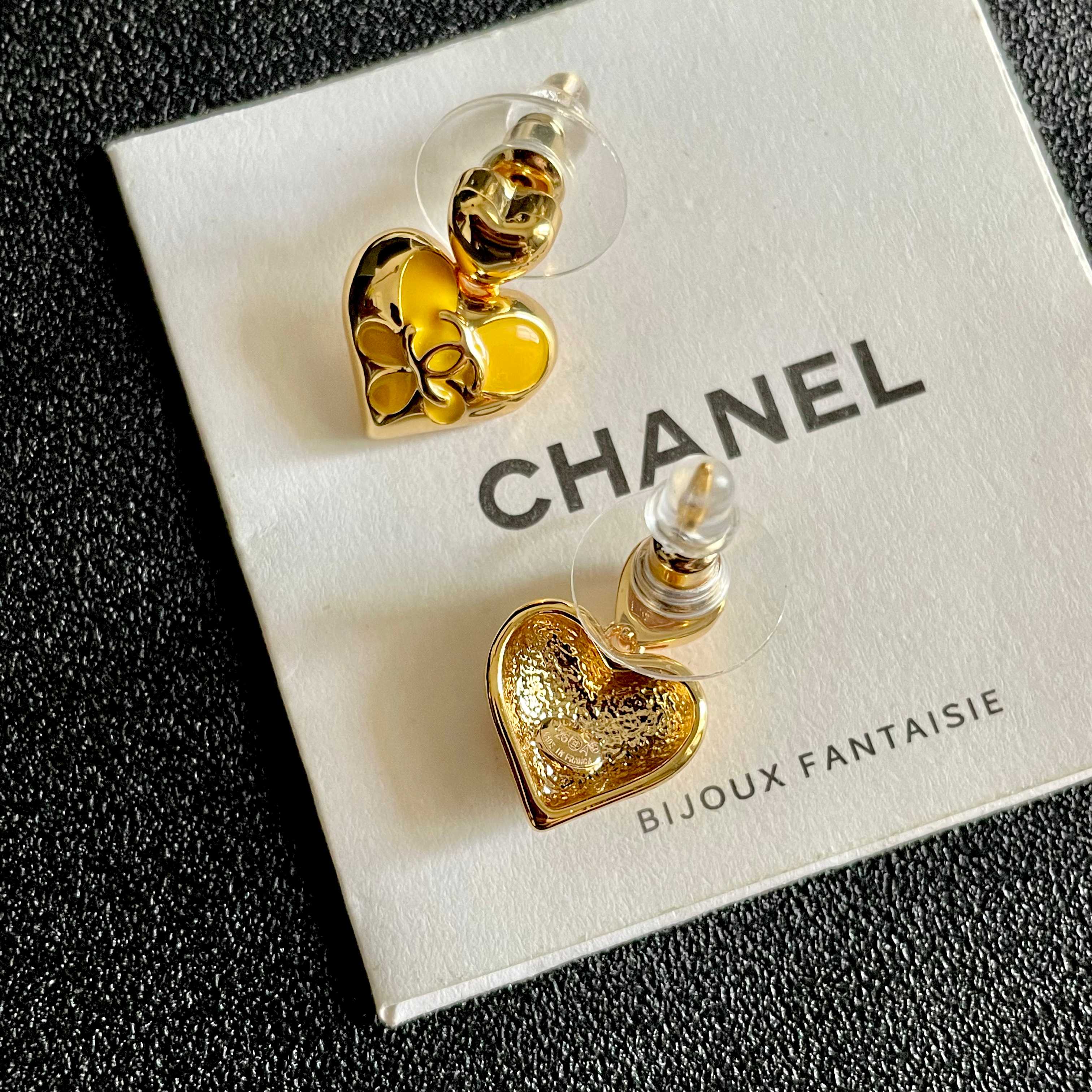 CHANEL 26S DOUBLE C HEART DROP EARRINGS IN GOLD METAL 631912