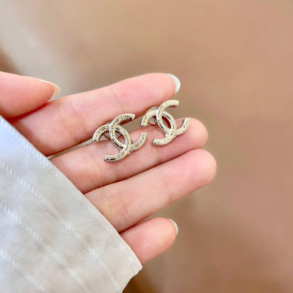 CHANEL 26S DOUBLE C LOGO CRYSTAL STUD EARRINGS IN GOLD METAL 631913