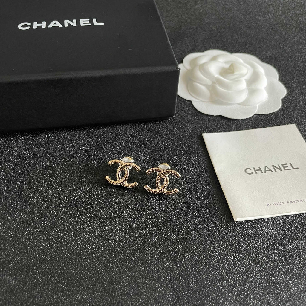 CHANEL 26S DOUBLE C LOGO CRYSTAL STUD EARRINGS IN GOLD METAL 631913