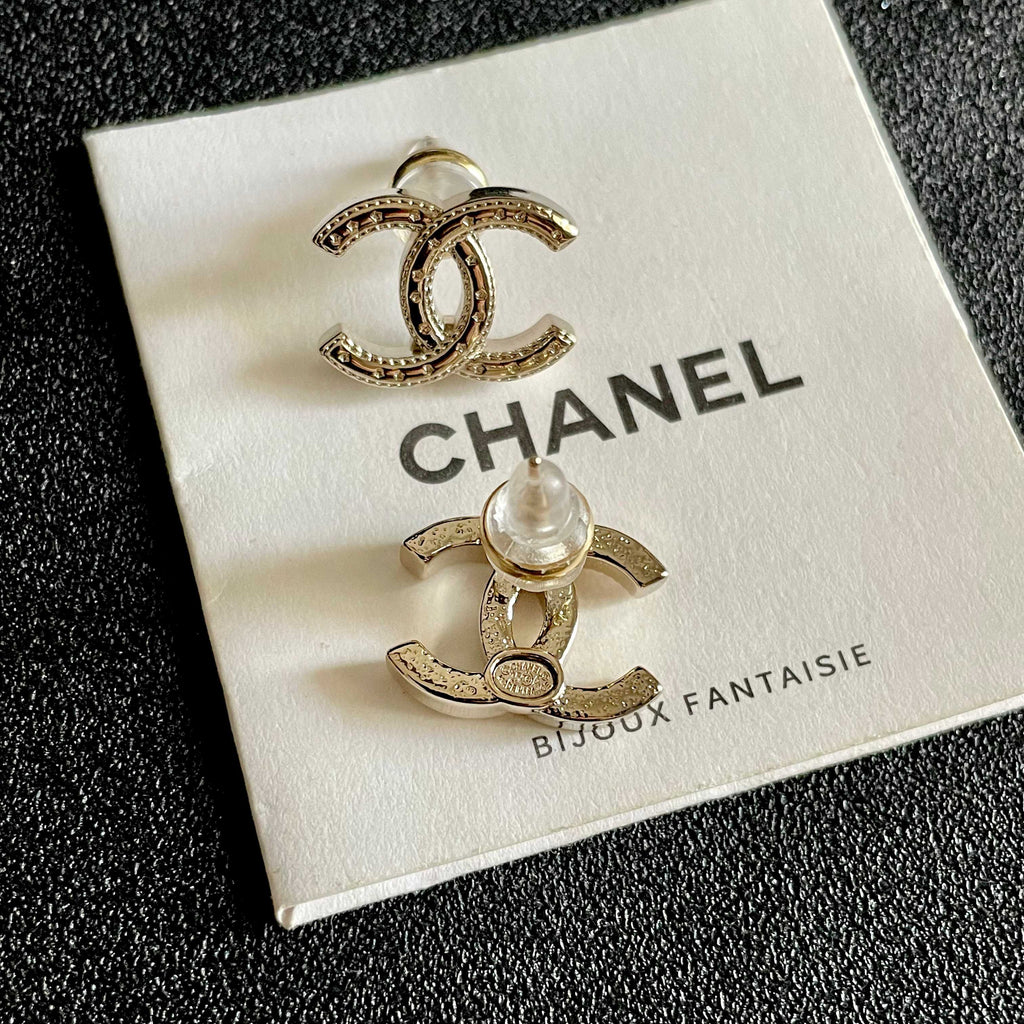 CHANEL 26S DOUBLE C LOGO CRYSTAL STUD EARRINGS IN GOLD METAL 631913
