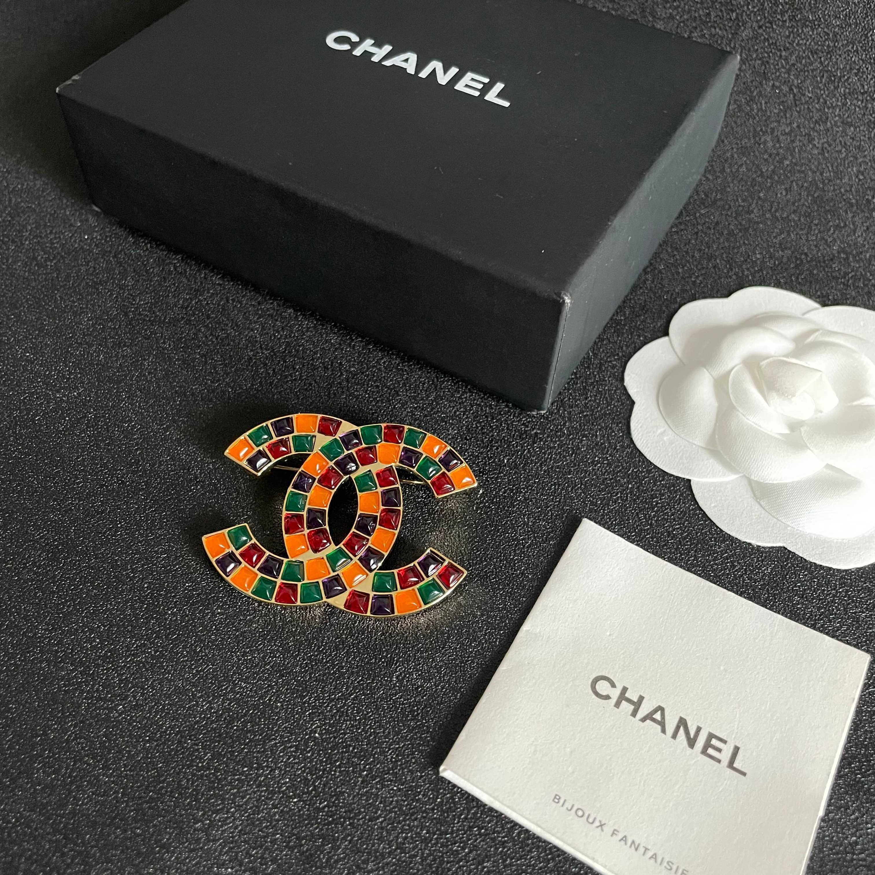CHANEL 26S DOUBLE C LOGO MOSAIC BROOCH IN MULTICOLOR ENAMEL 631918