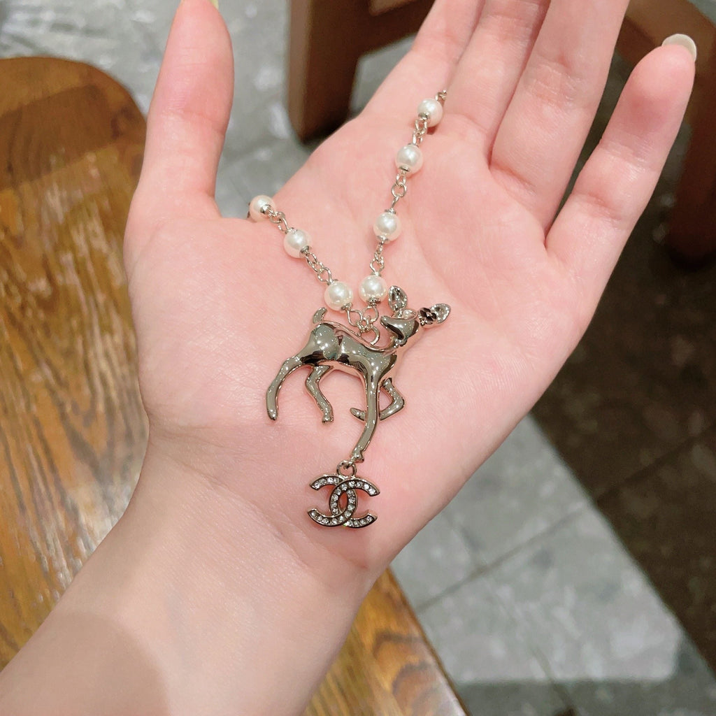 CHANEL 26S DOUBLE C LOGO FAWN CHARM NECKLACE WITH PEARL CHAIN IN GOLD METAL 633292