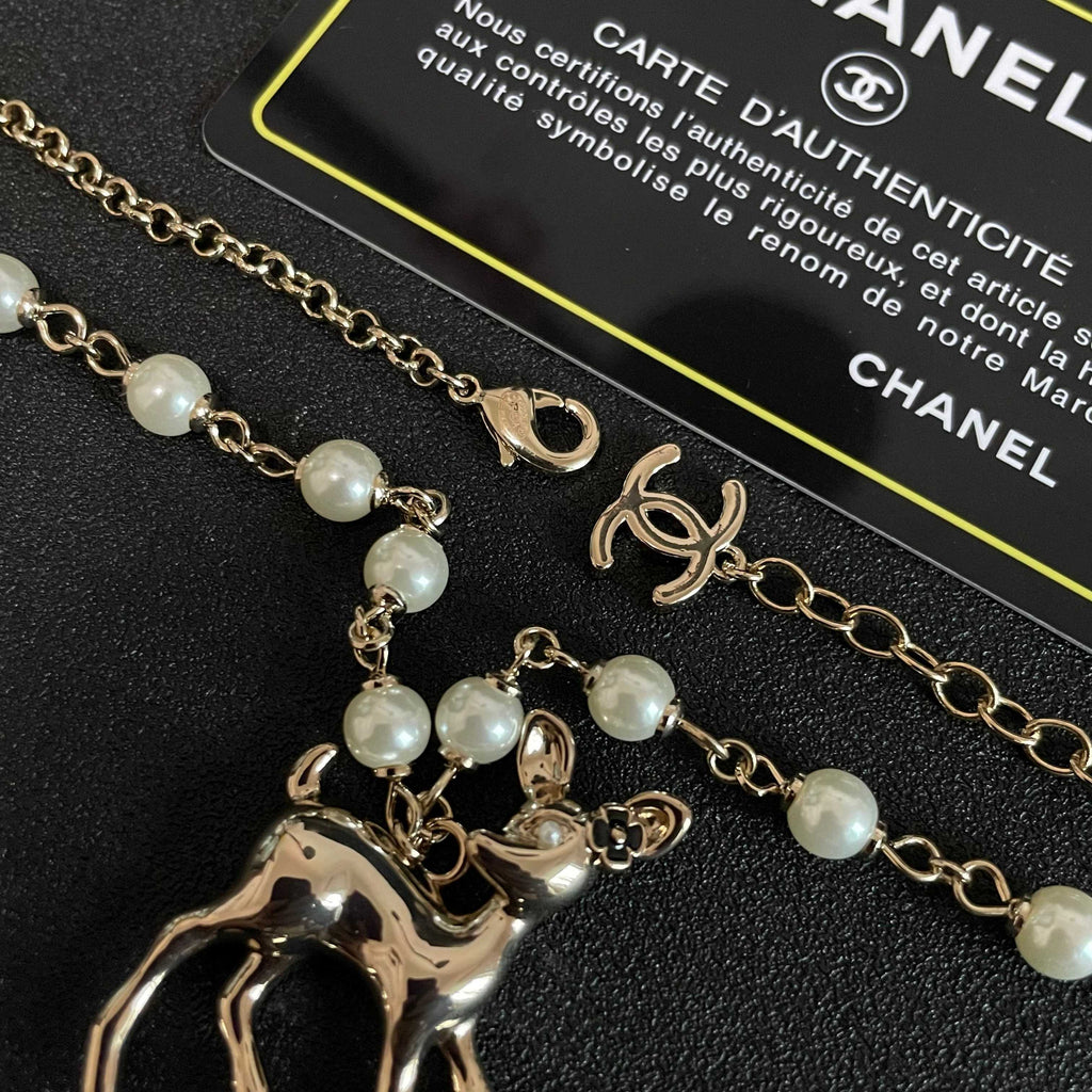 CHANEL 26S DOUBLE C LOGO FAWN CHARM NECKLACE WITH PEARL CHAIN IN GOLD METAL 633292