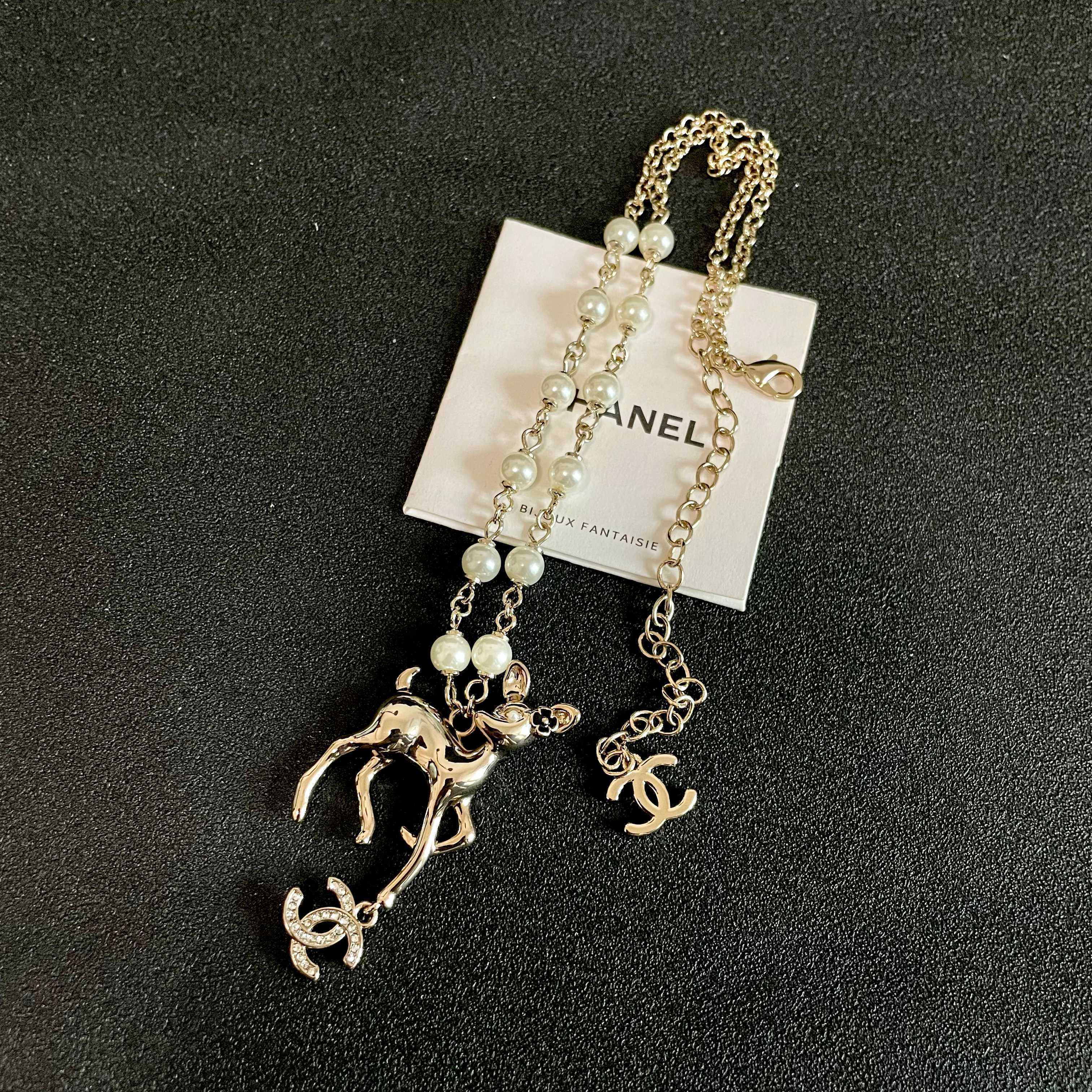 CHANEL 26S DOUBLE C LOGO FAWN CHARM NECKLACE WITH PEARL CHAIN IN GOLD METAL 633292