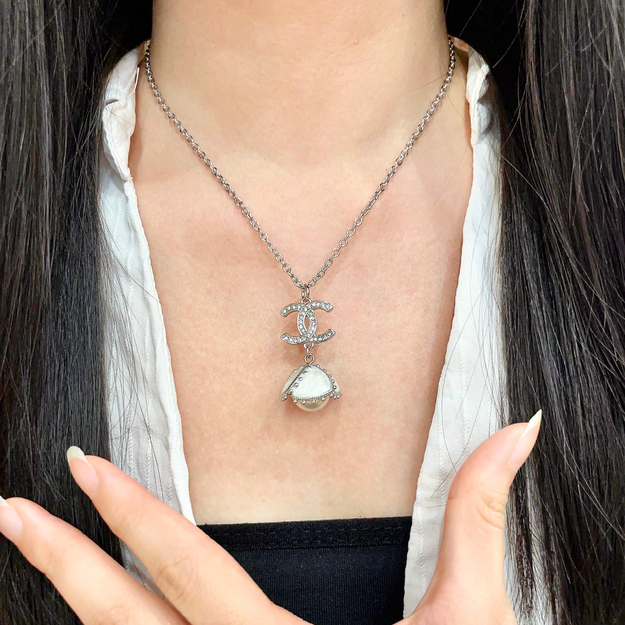 CHANEL 26S DOUBLE C LOGO PEARL DROP PENDANT NECKLACE WITH CRYSTAL HALO IN SILVER METAL 633293
