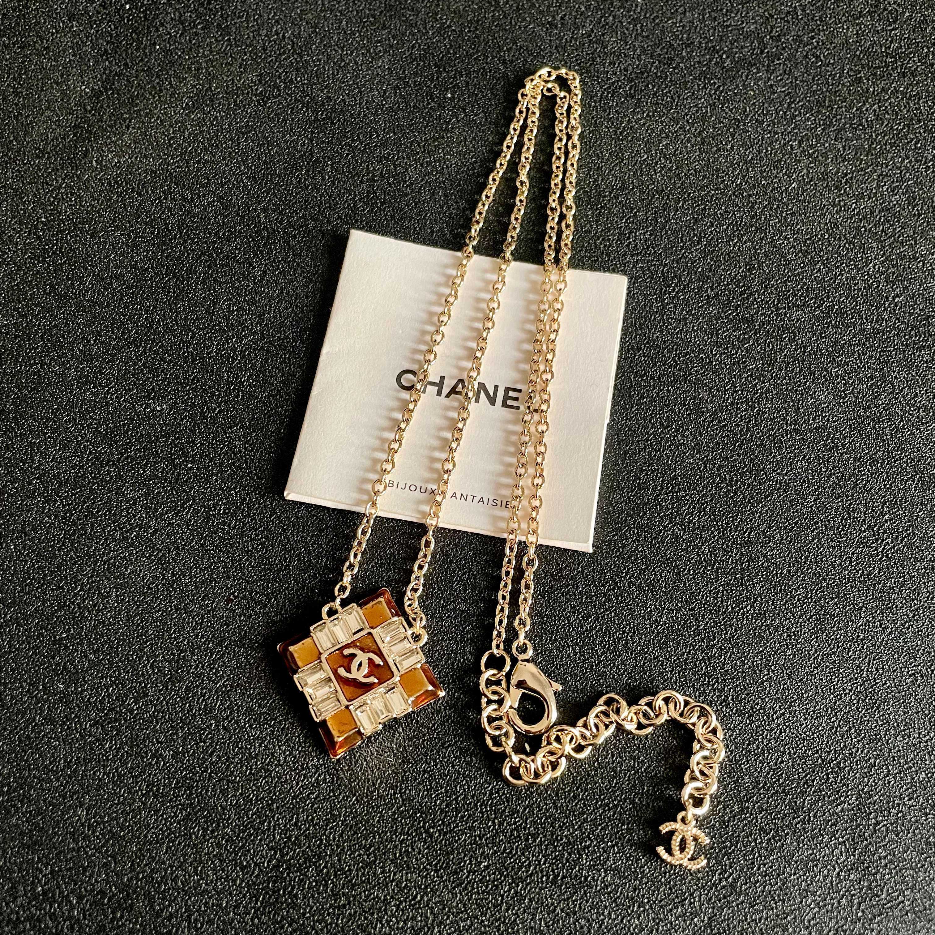 CHANEL 26S DOUBLE C LOGO AMBER CRYSTAL SQUARE PENDANT NECKLACE IN GOLD METAL 633294