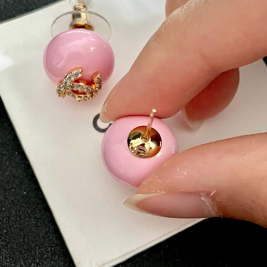 CHANEL 26S CHANEL CC LOGO PAVE CRYSTAL STUD EARRINGS IN PINK ENAMEL WITH GOLD METAL 633307