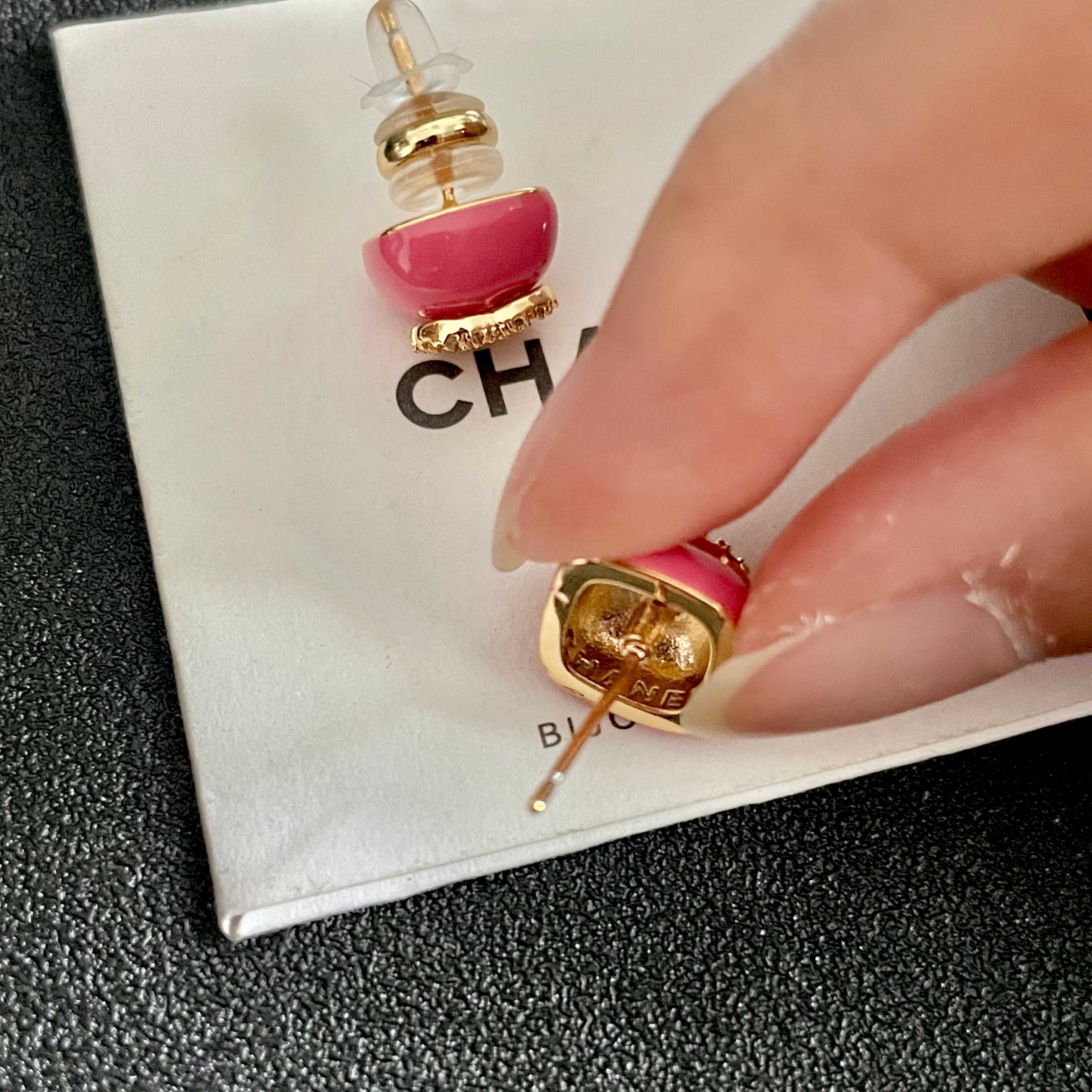CHANEL 26S CHANEL CC LOGO PAVE CRYSTAL STUD EARRINGS IN RED ENAMEL WITH GOLD METAL 633310
