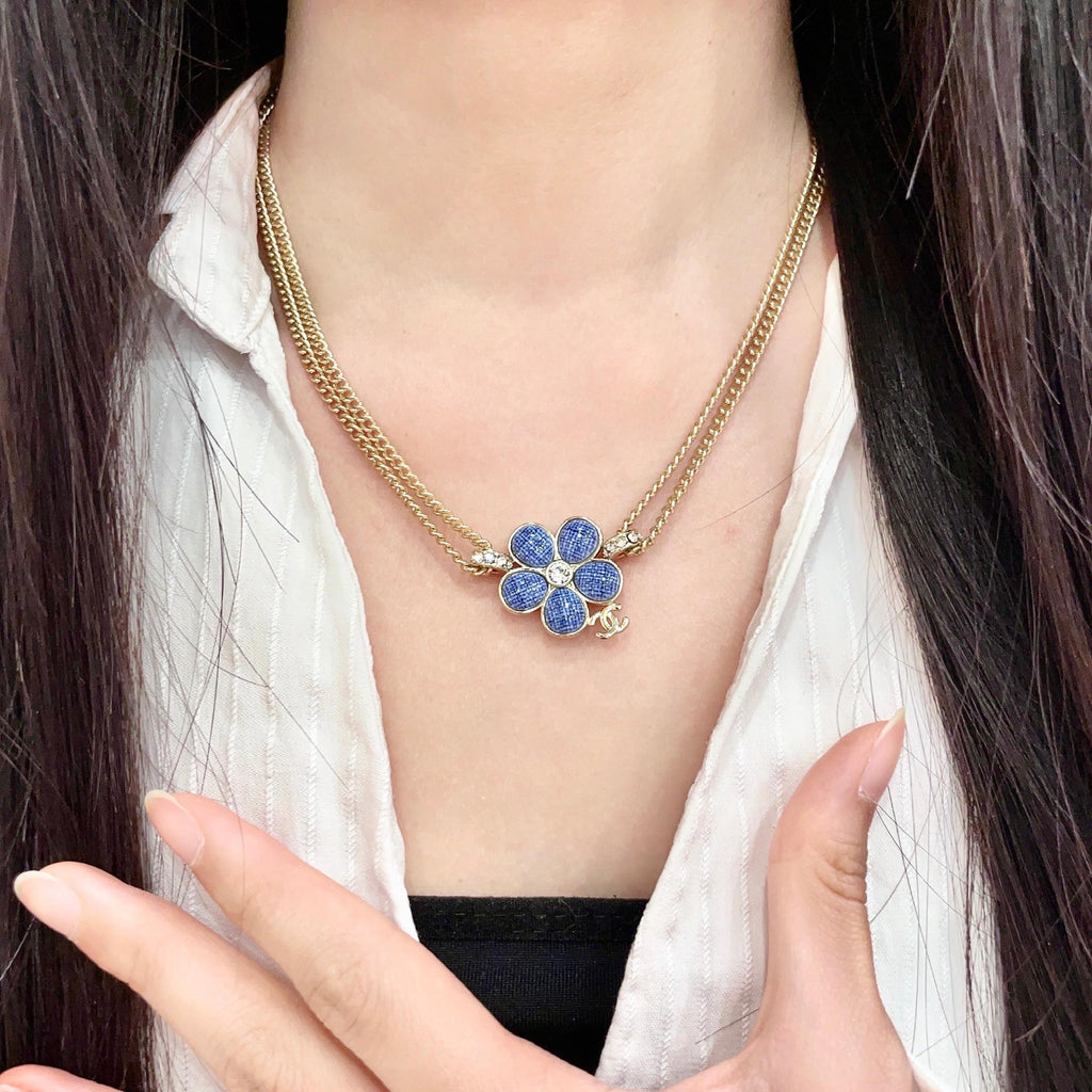 CHANEL 26S DOUBLE C LOGO BLUE PETAL FLOWER LAYERED CHAIN NECKLACE IN GOLD METAL 633153