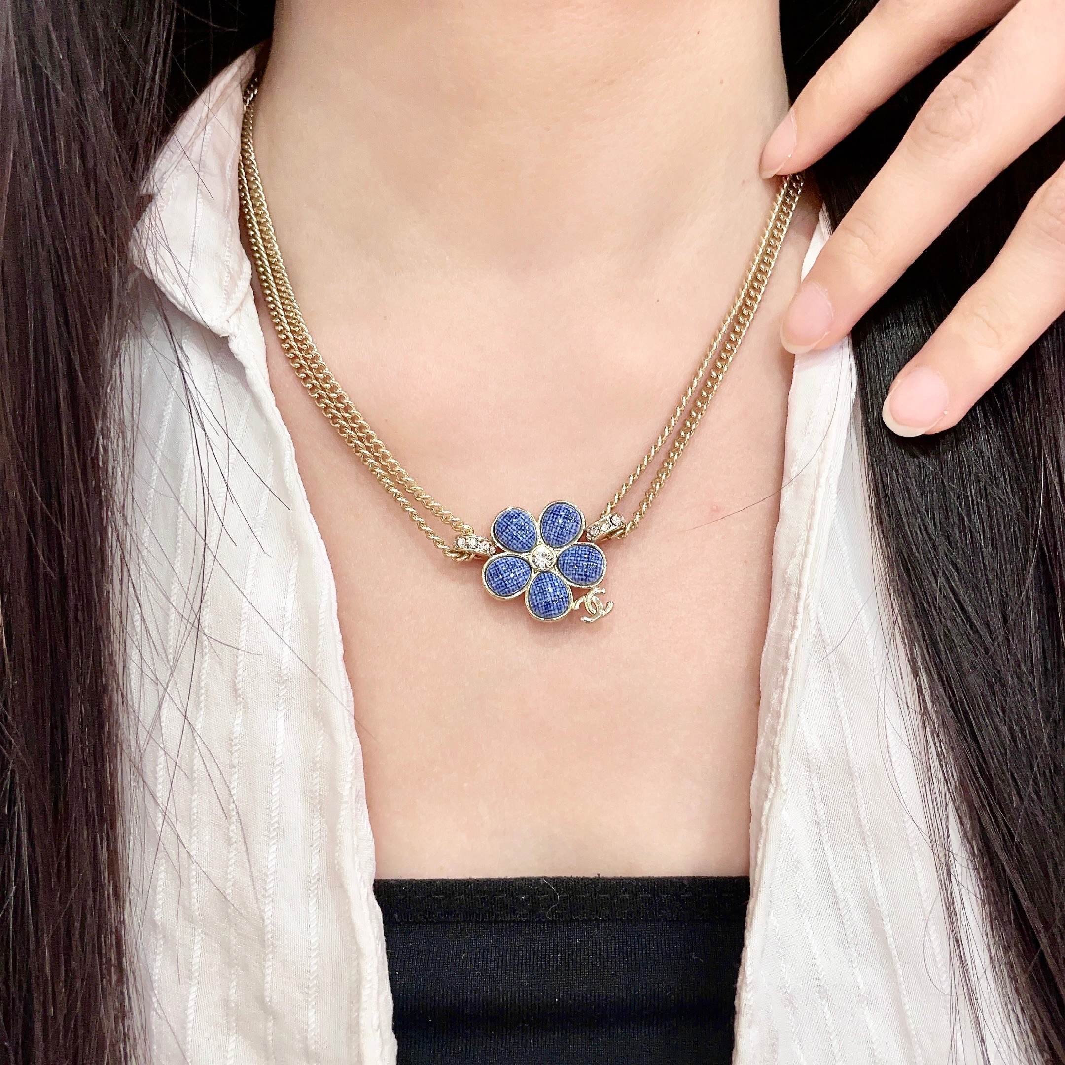CHANEL 26S DOUBLE C LOGO BLUE PETAL FLOWER LAYERED CHAIN NECKLACE IN GOLD METAL 633153