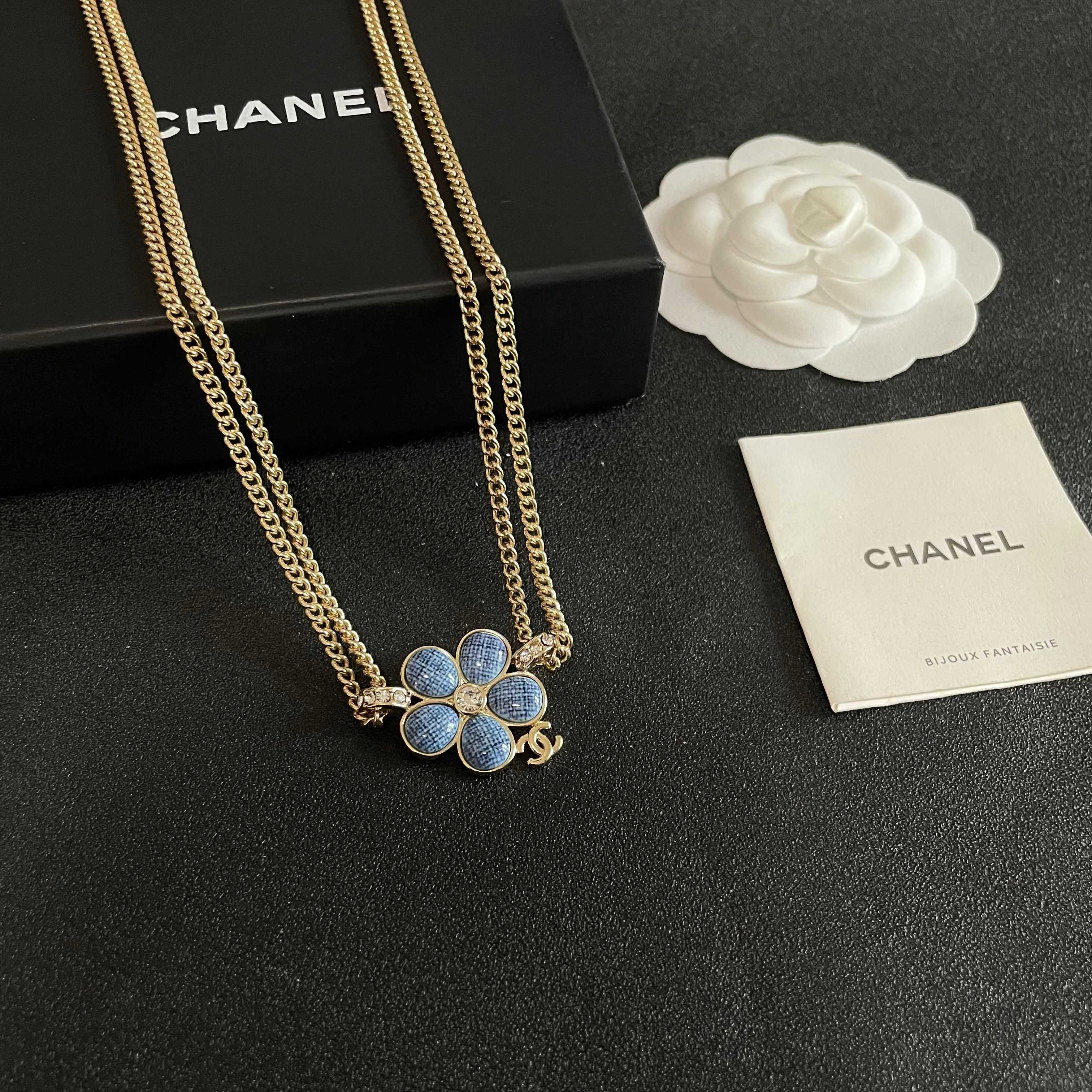 CHANEL 26S DOUBLE C LOGO BLUE PETAL FLOWER LAYERED CHAIN NECKLACE IN GOLD METAL 633153